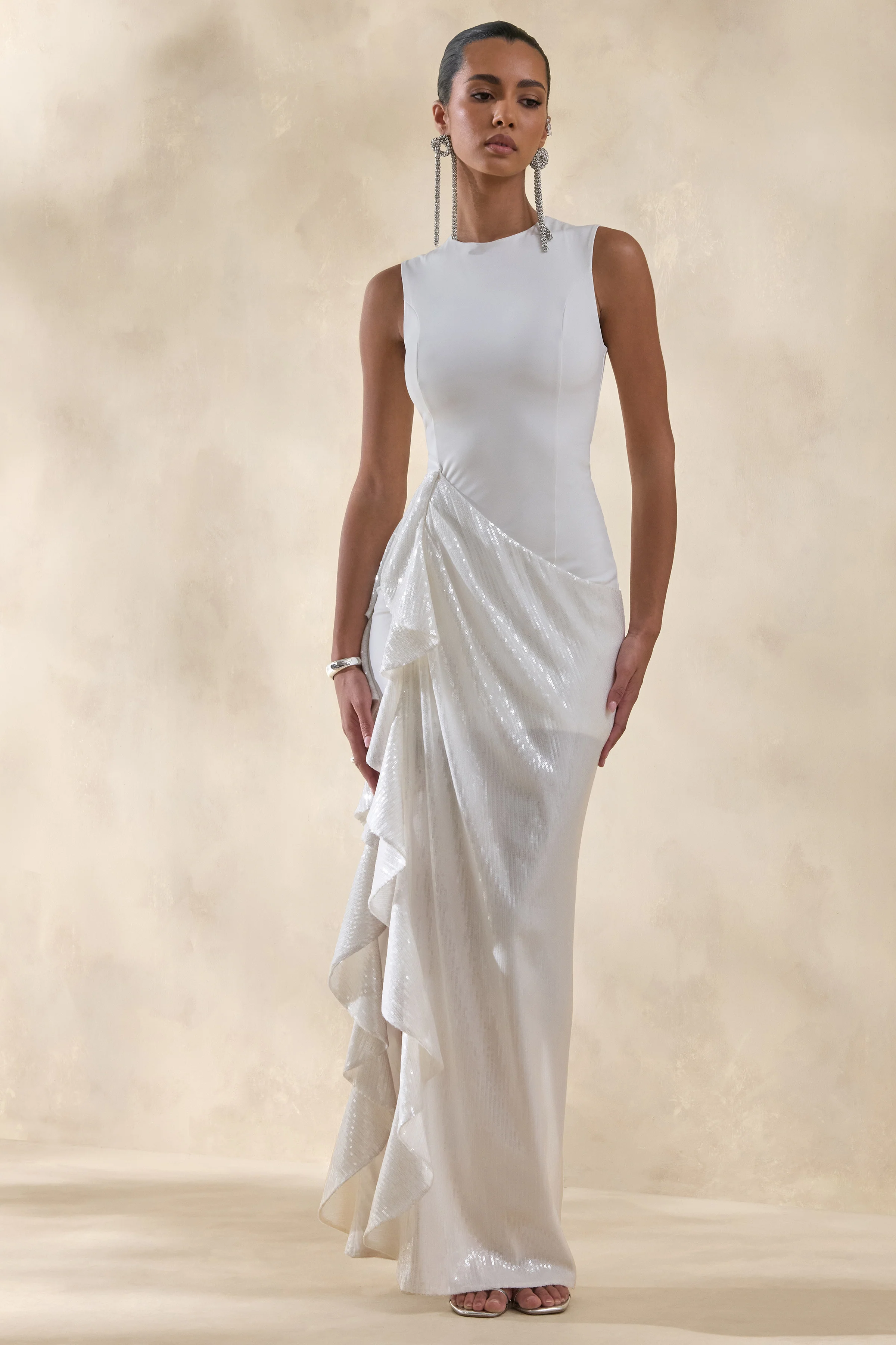 Ada | Robe longue blanche à encolure ronde avec jupe transparente et détails à volants