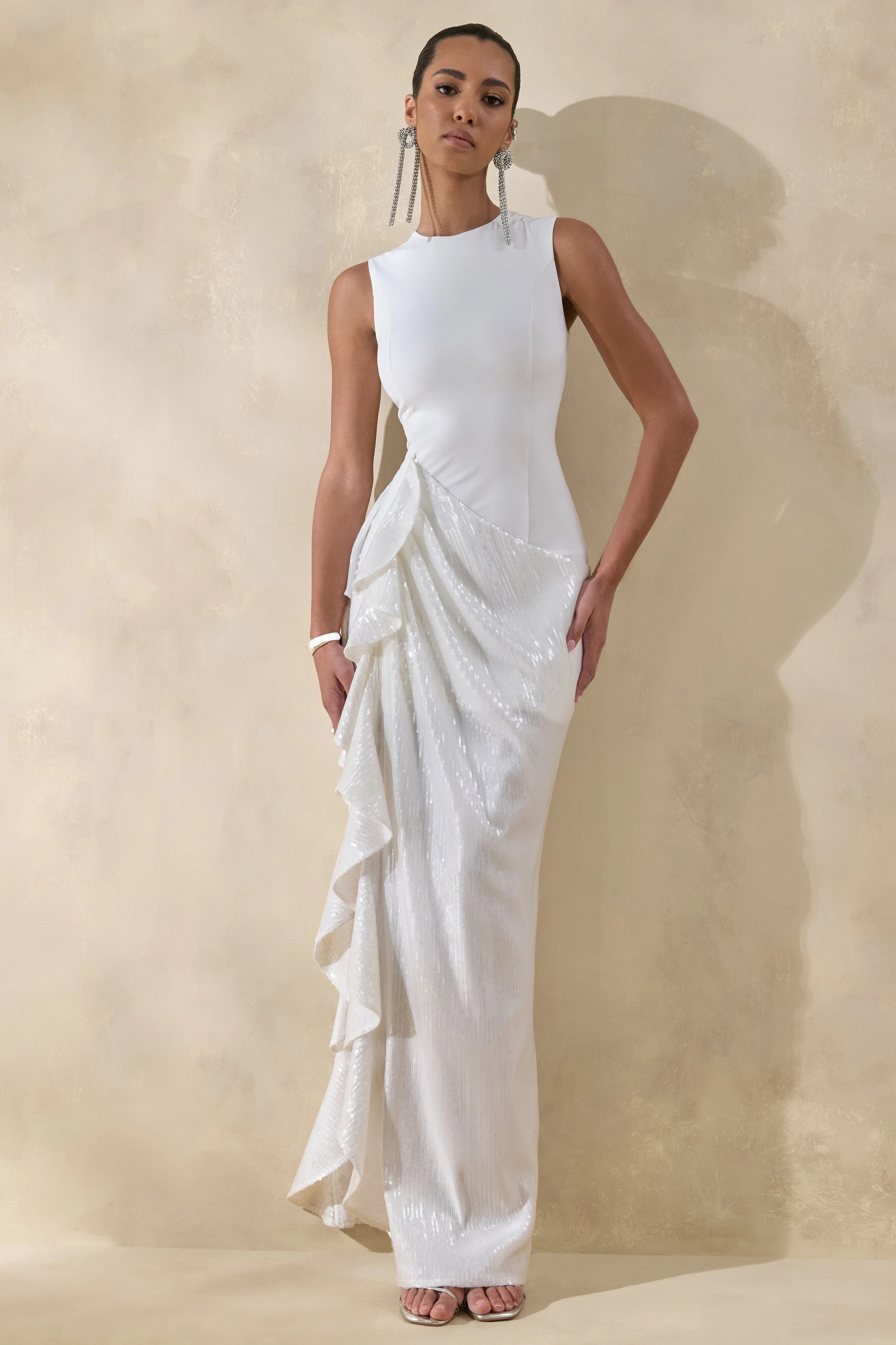 Ada | Robe longue blanche à encolure ronde avec jupe transparente et détails à volants - Image 5