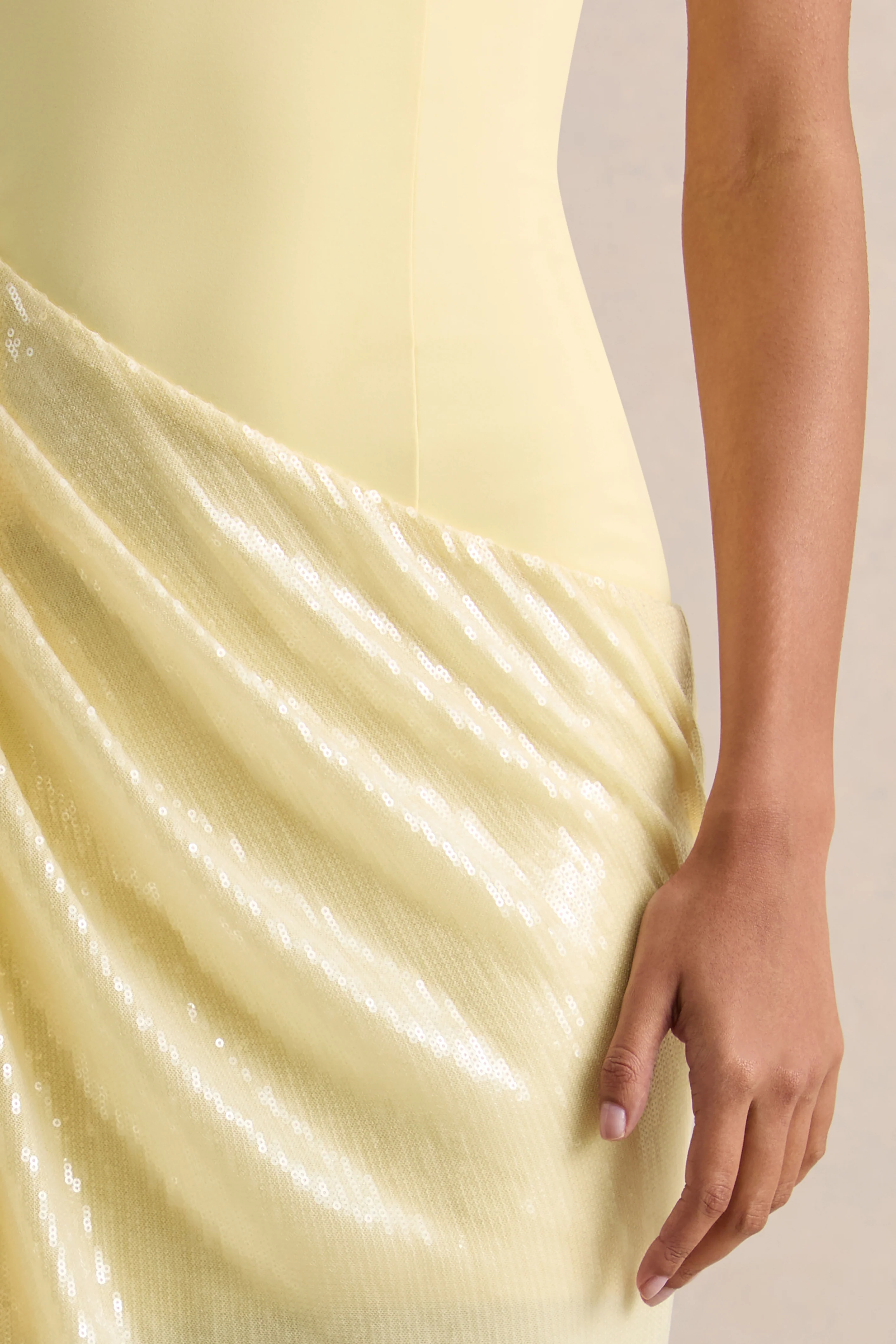 Ada | Robe longue citron à encolure ronde avec jupe transparente et détails à volants - Image 6