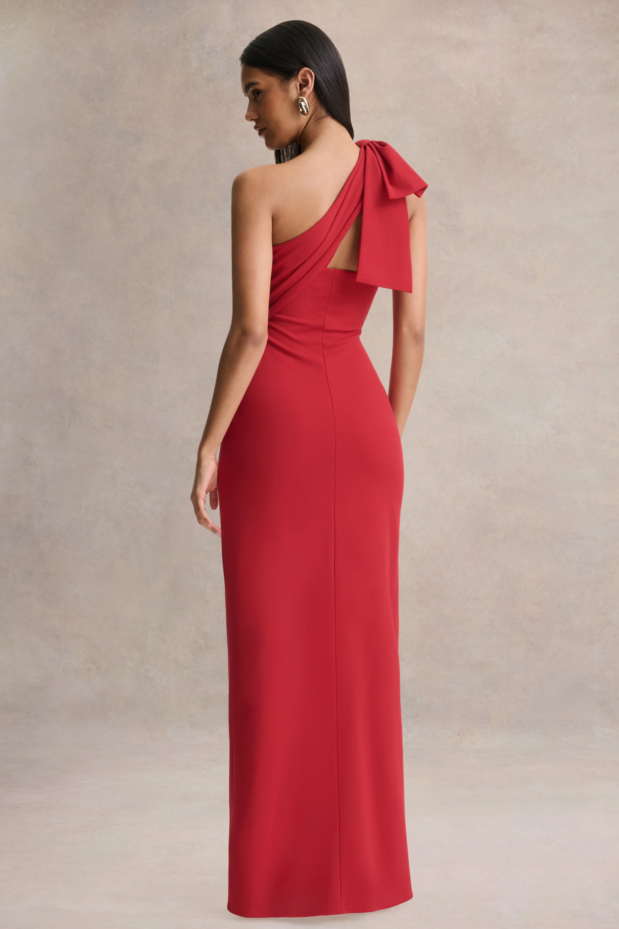 Adara | Robe longue rouge à encolure asymétrique avec détail nœud - Image 2