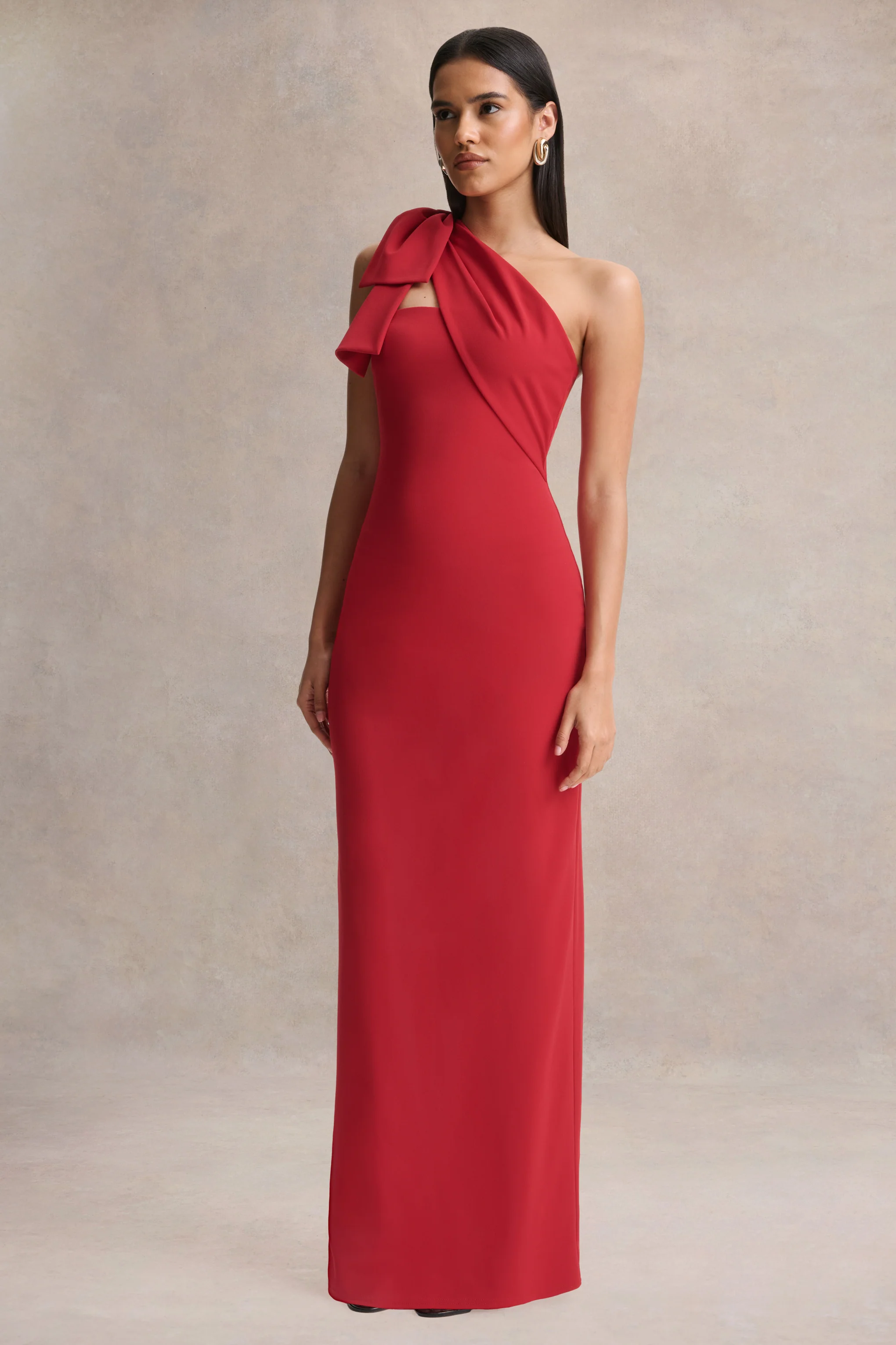 Adara | Robe longue rouge à encolure asymétrique avec détail nœud - Image 4