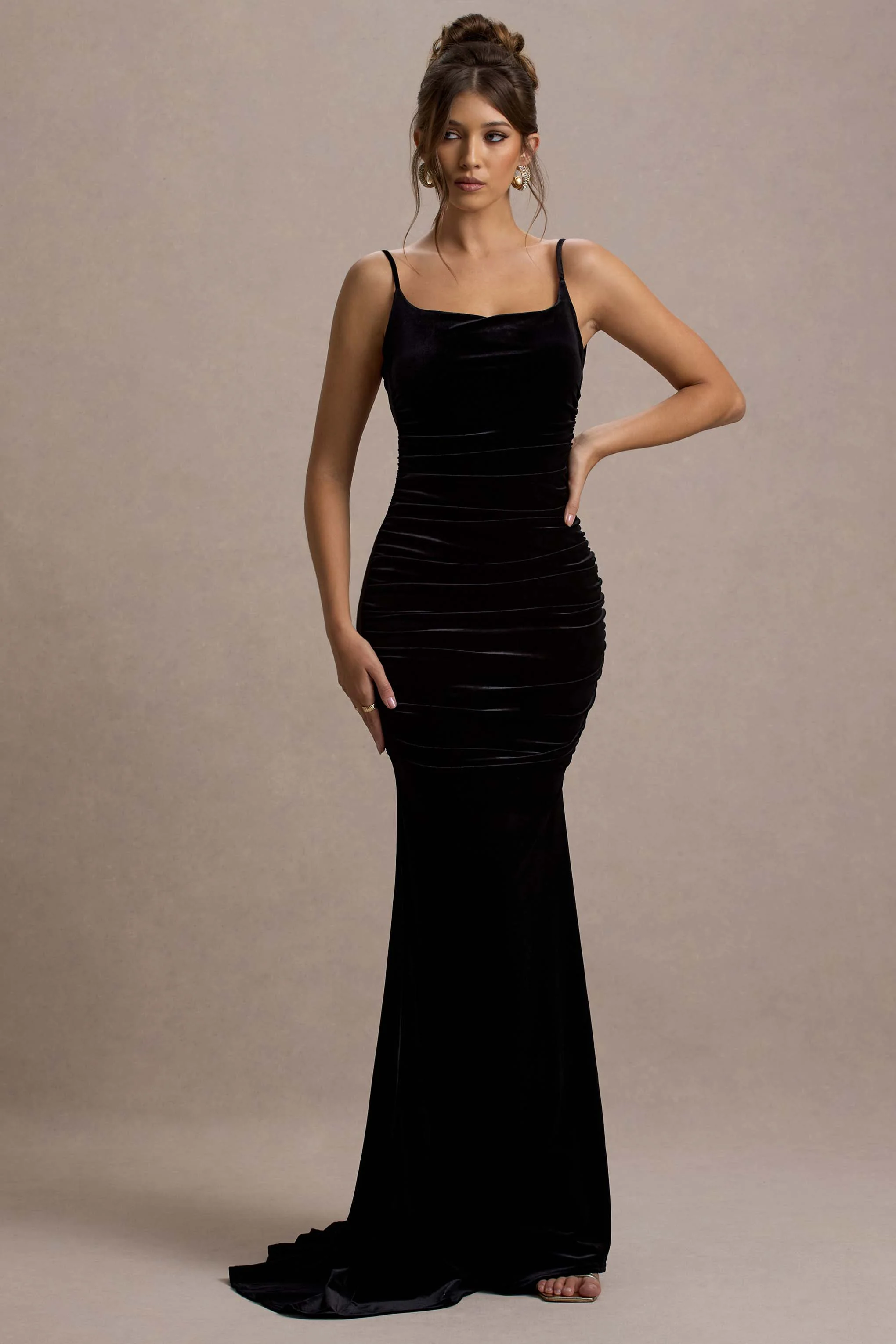 Adele |  Robe longue en velours noir camisole en queue de poisson froncée - Image 5