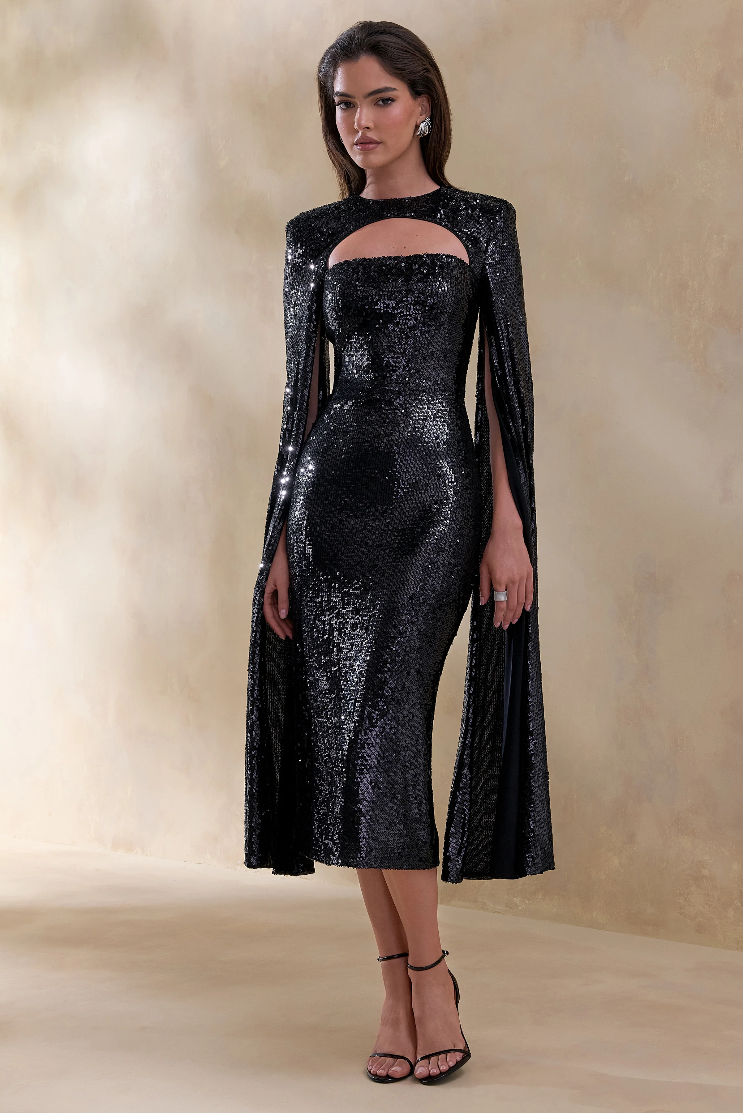 Adeline | Robe mi-longue noire à encolure ronde avec sequins et manches cape - Image 5