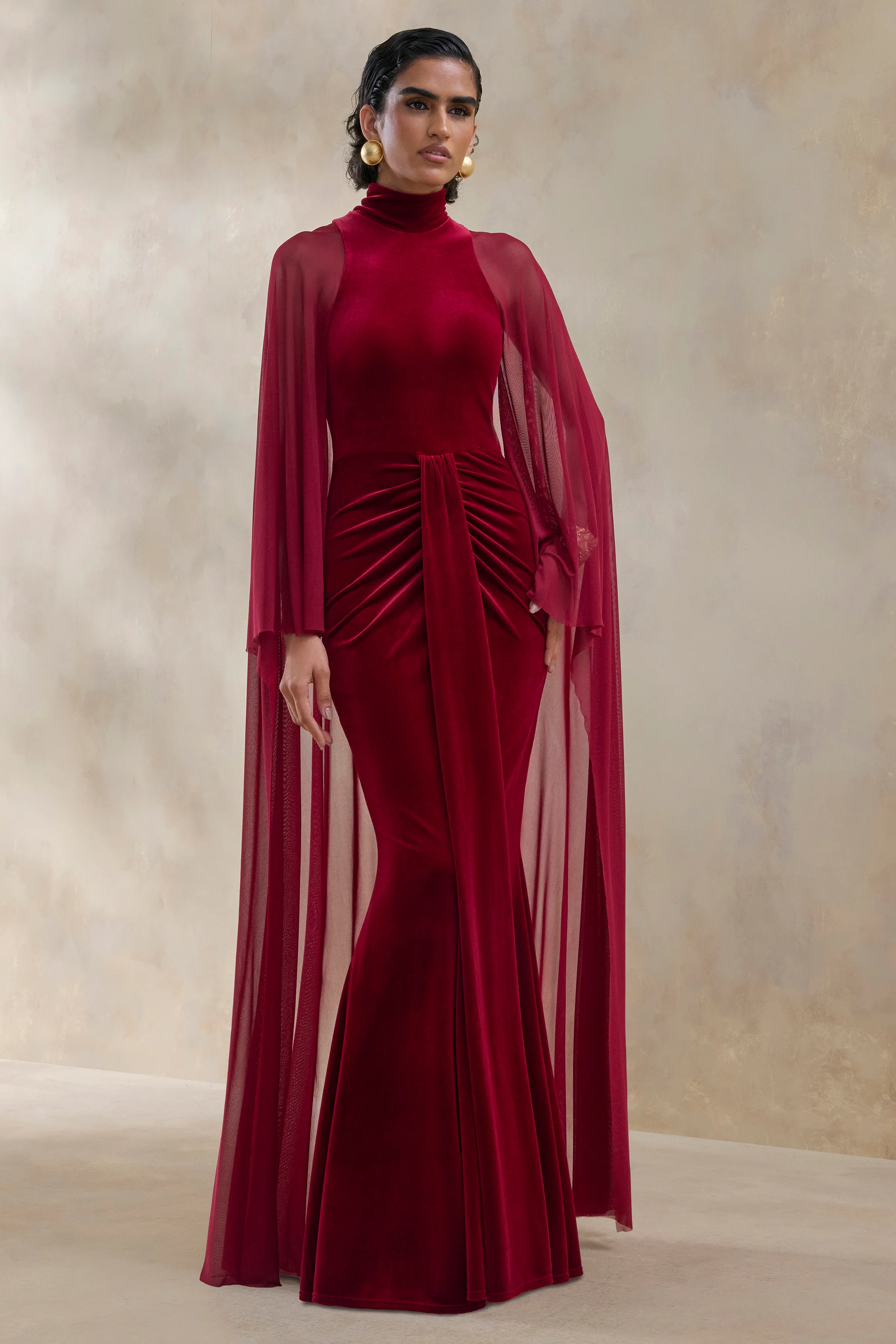 Adoring | Robe longue en velours bordeaux à haute encolure
