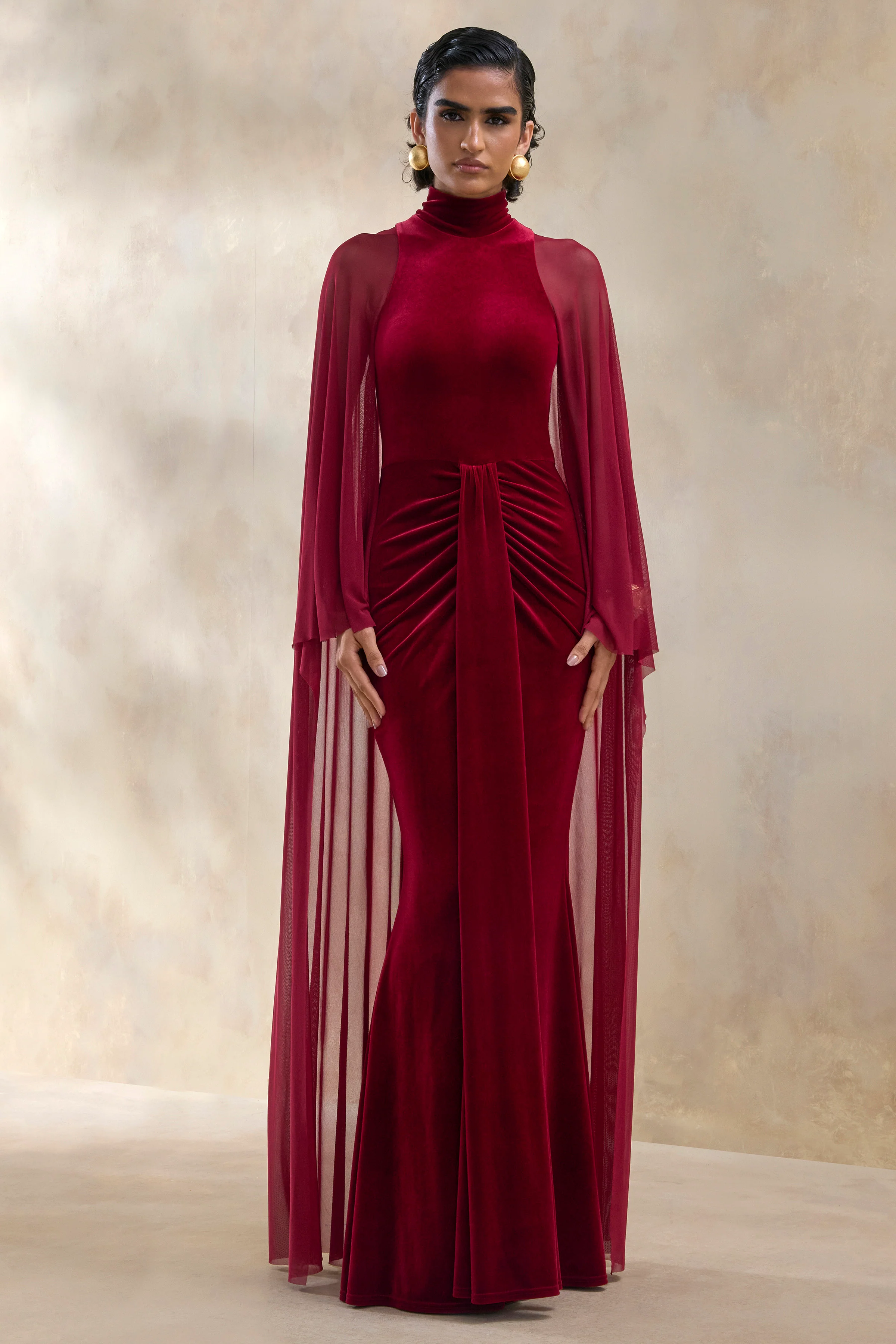 Adoring | Robe longue en velours bordeaux à haute encolure - Image 5