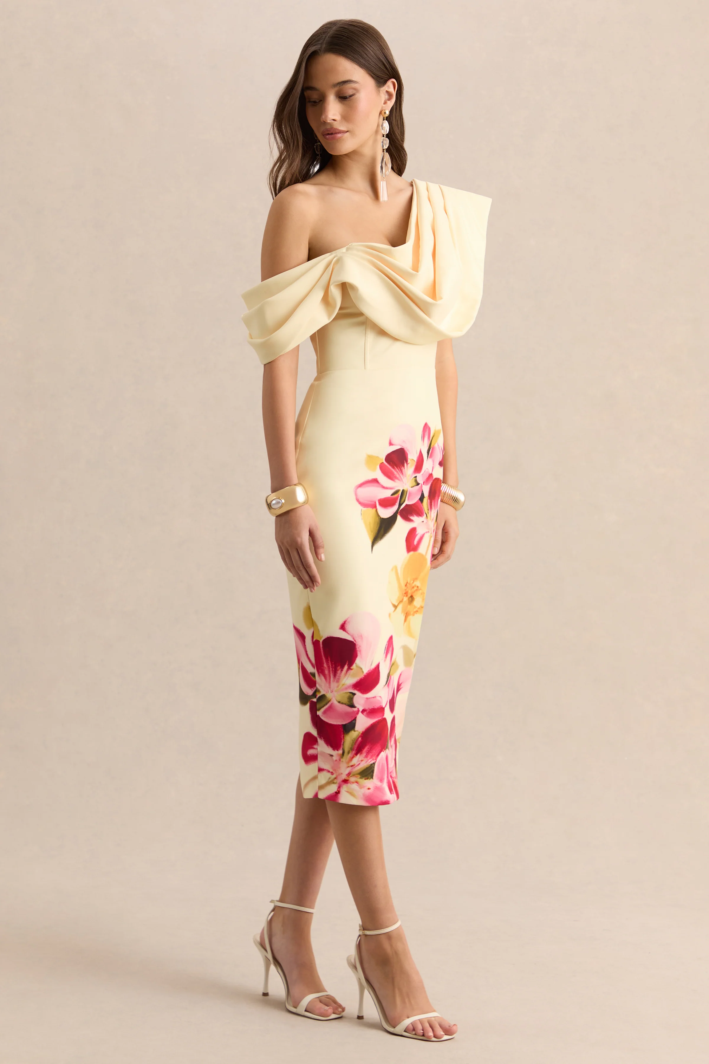Adrina | Robe mi-longue à une épaule drapée avec imprimé floral rose fuchsia et citron - Image 5