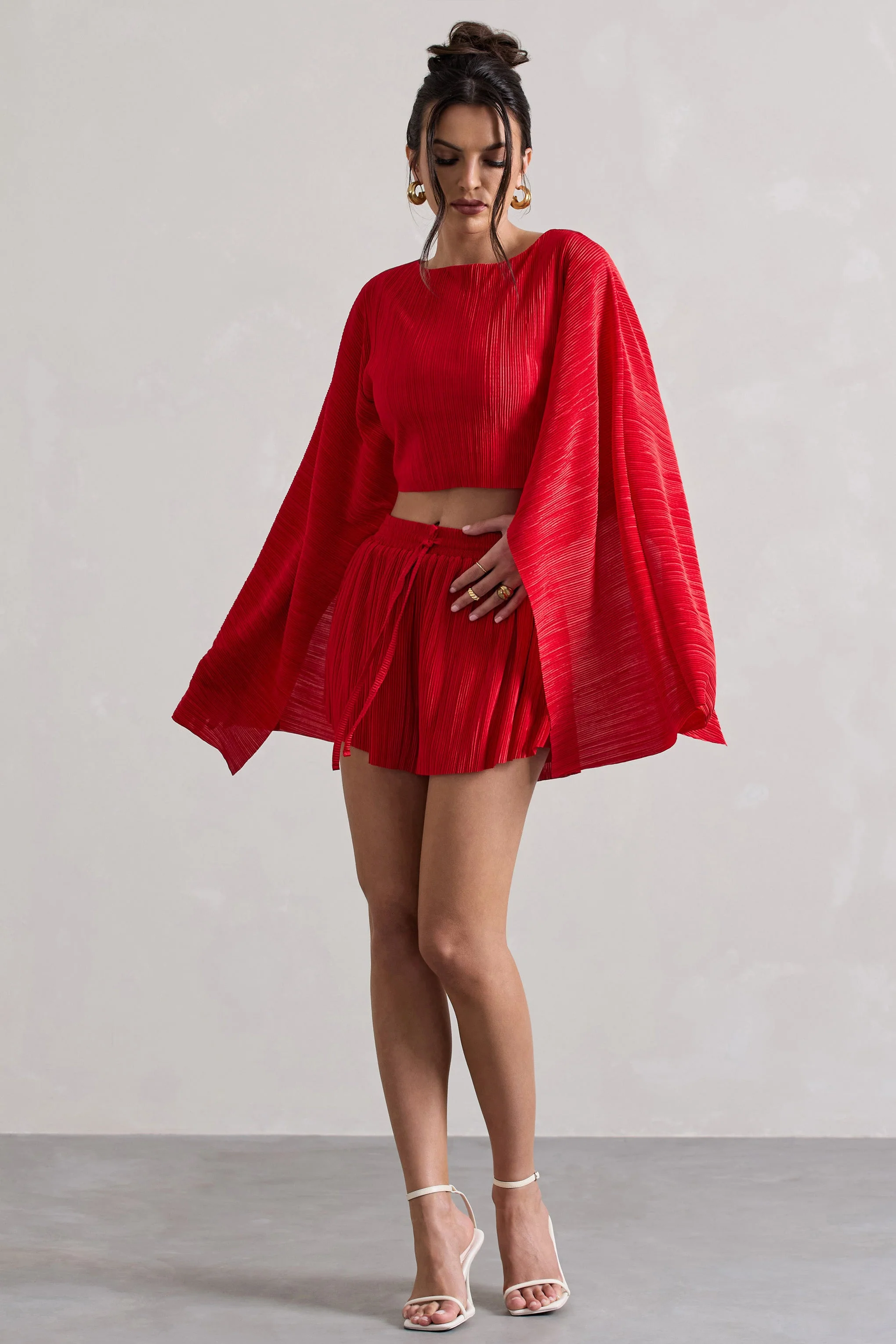 Aflame | Short rouge plissé à taille nouée - Image 5