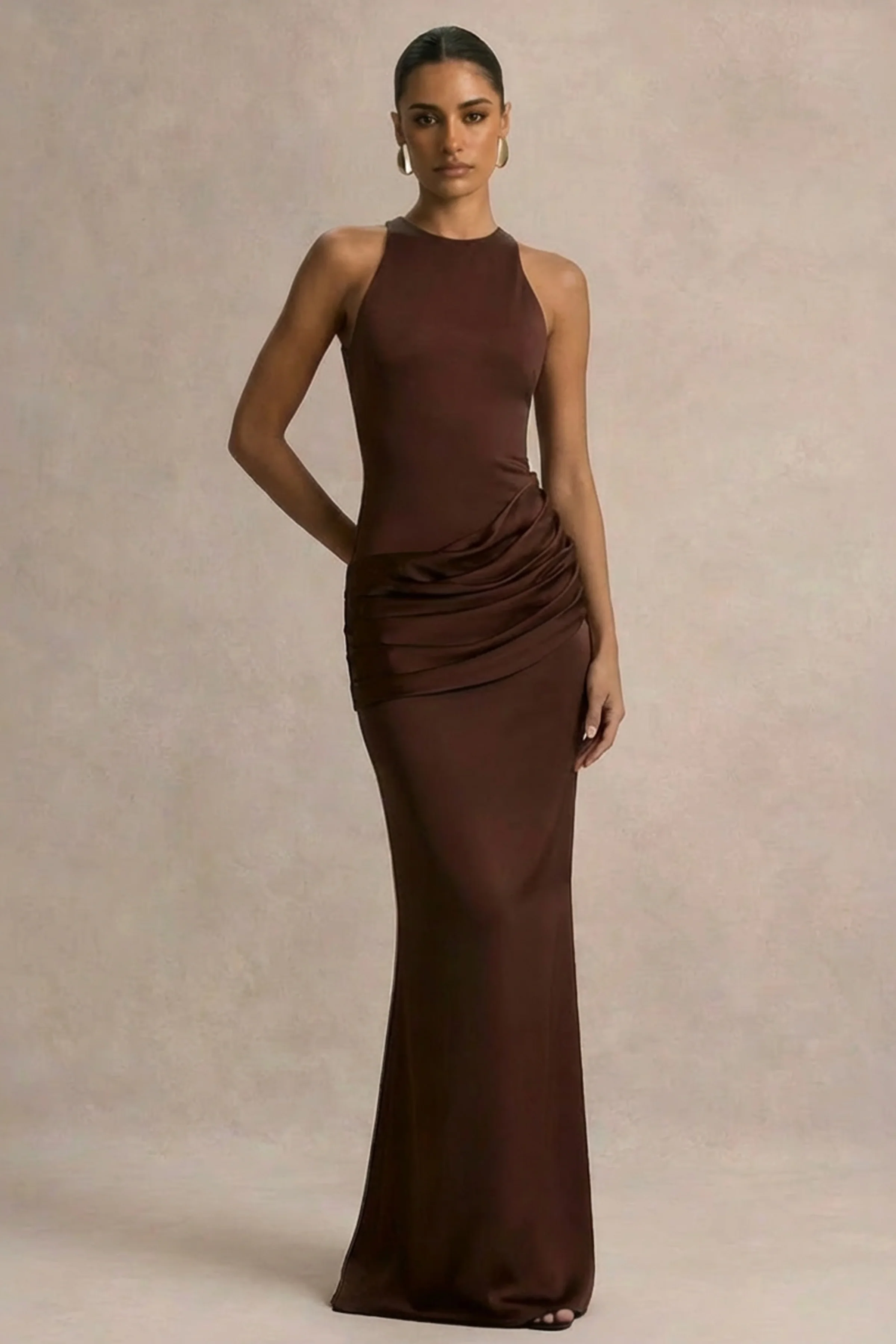 Akari | Robe longue marron à col rond avec jupe en satin - Image 5