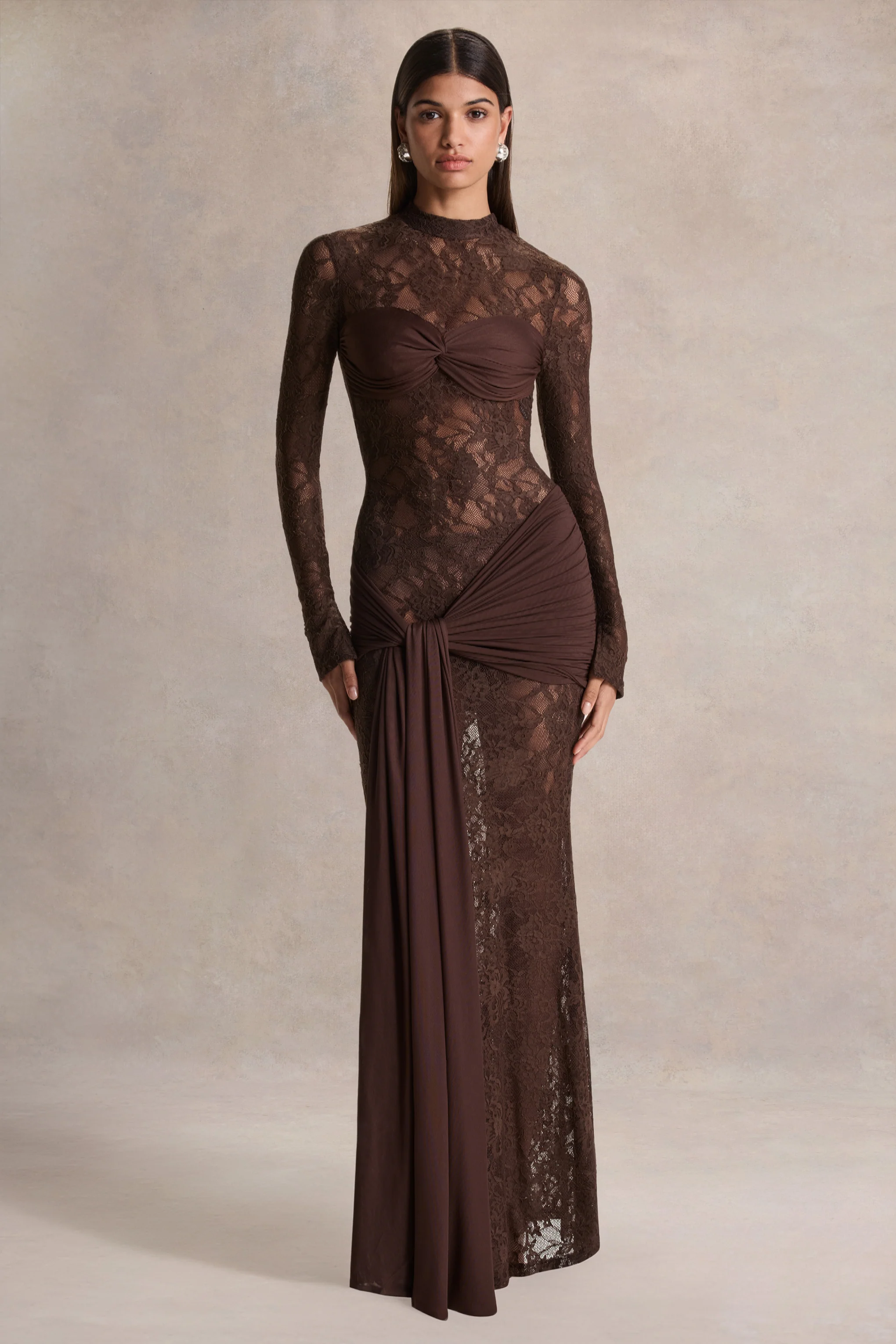 Akira | Robe longue en dentelle marron avec détail ceinture drapée