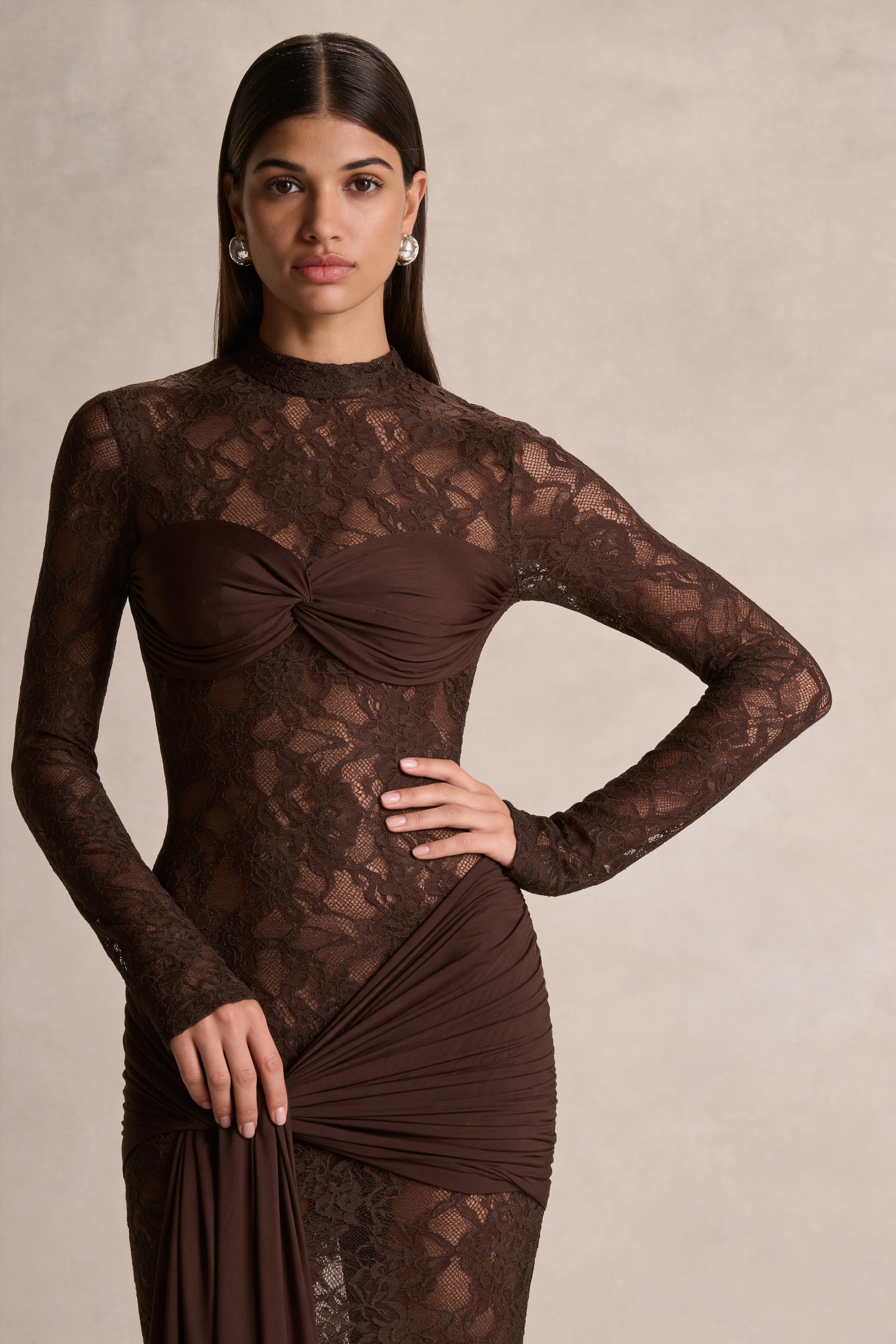 Akira | Robe longue en dentelle marron avec détail ceinture drapée - Image 5