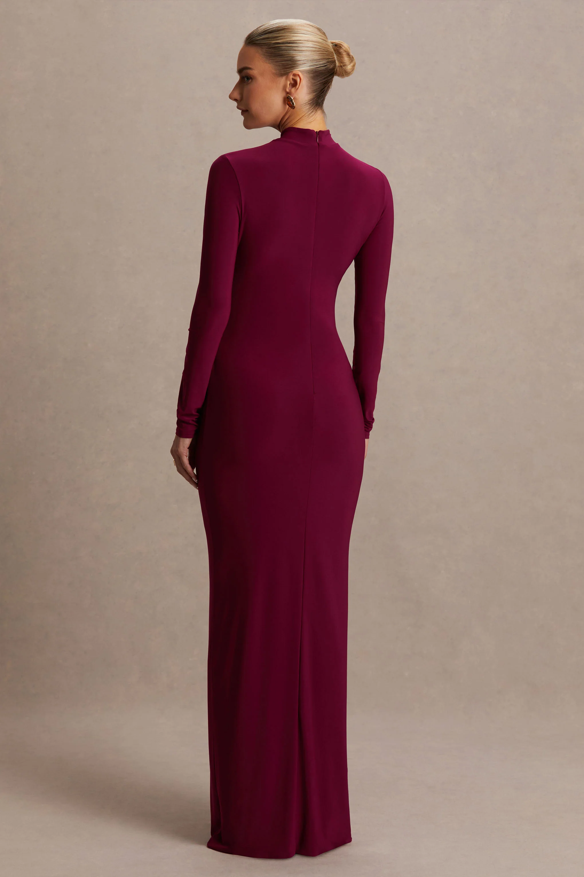 Alejandra | Robe longue de maternité bordeaux à manches longues et col montant - Image 2