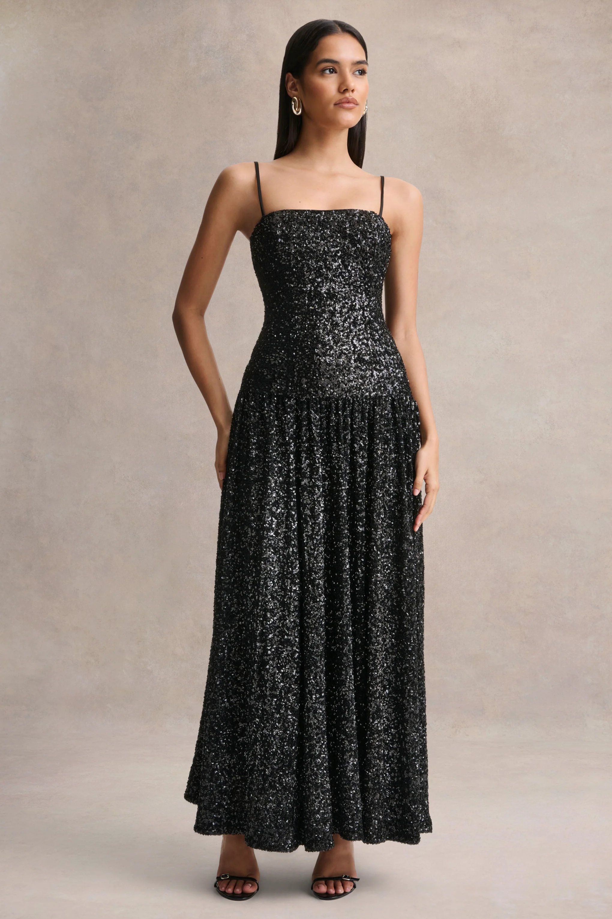 Allora | Robe longue en sequins noirs à col carré avec jupe plissée - Image 4