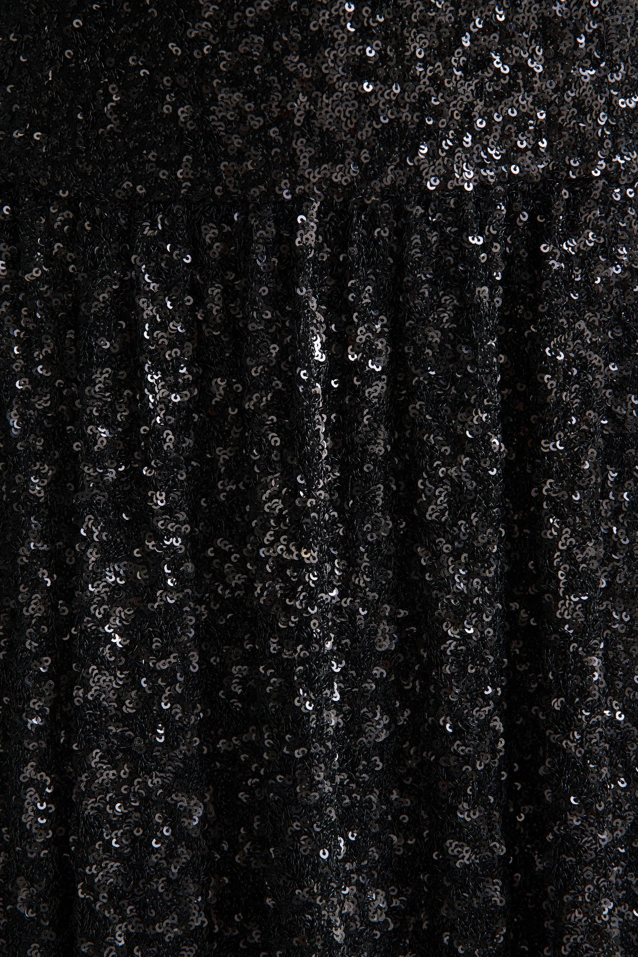 Allora | Robe longue en sequins noirs à col carré avec jupe plissée - Image 6