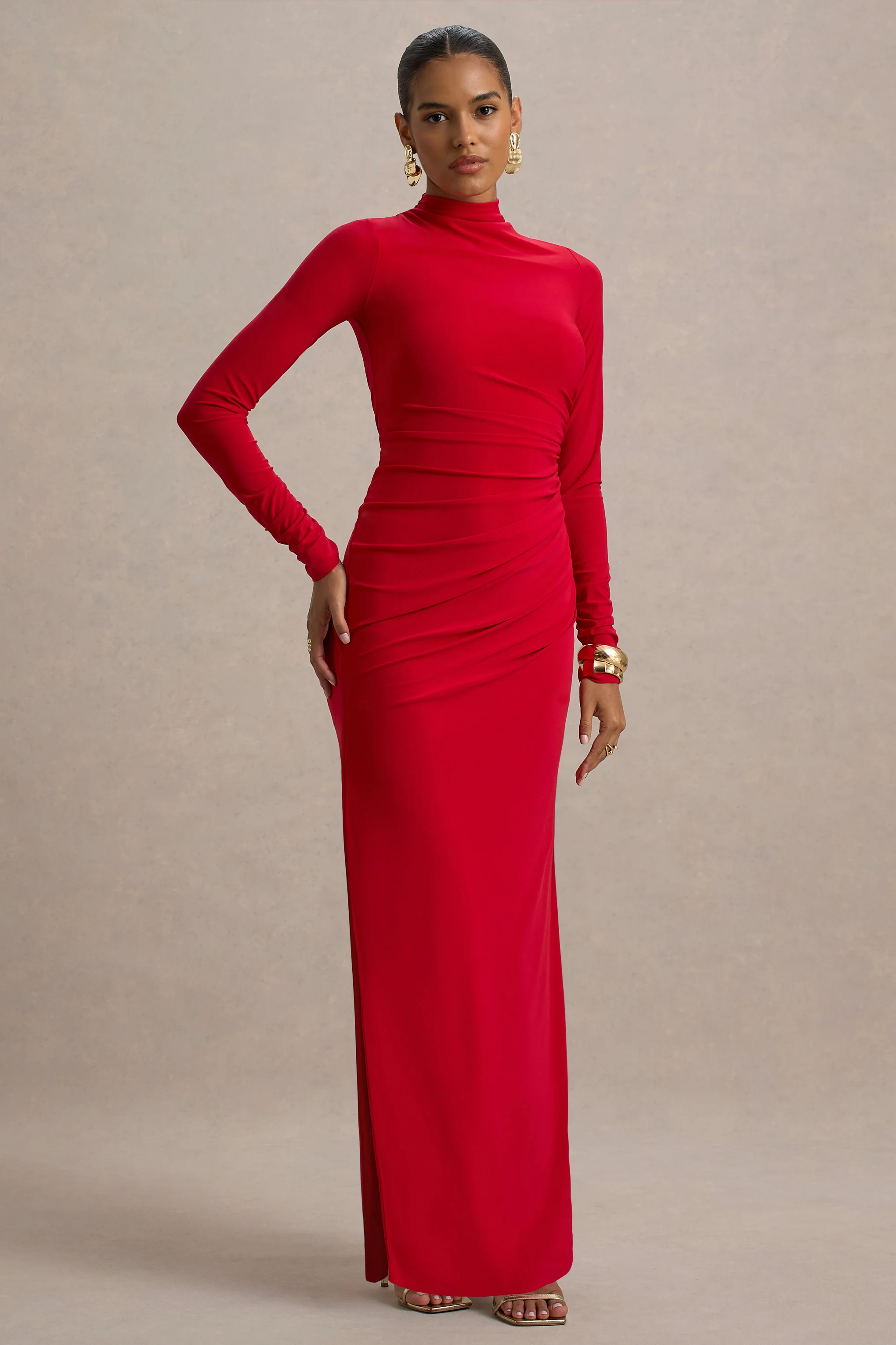 Alluring | Robe longue rouge à col montant avec détails froncés