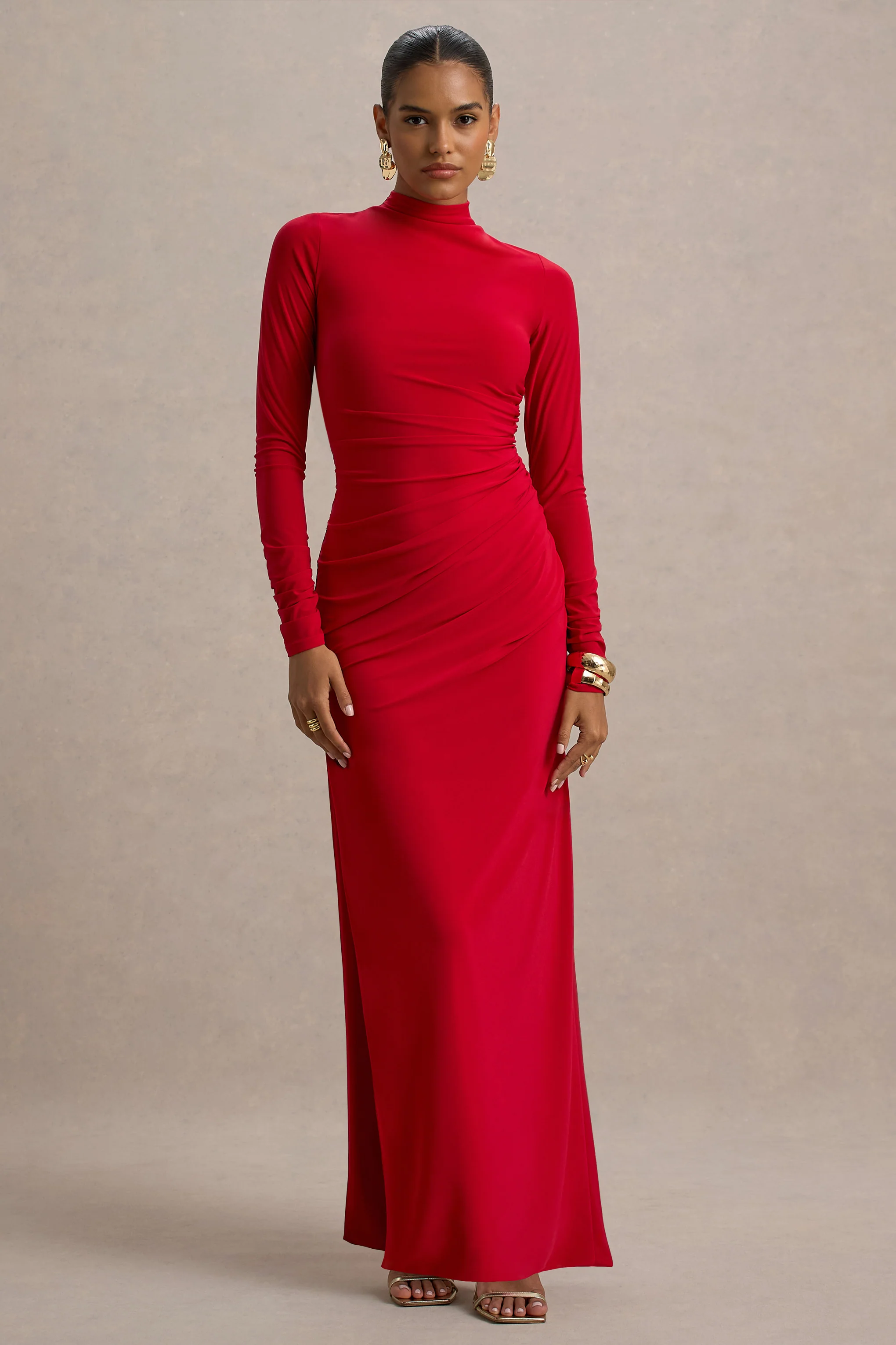 Alluring | Robe longue rouge à col montant avec détails froncés - Image 4