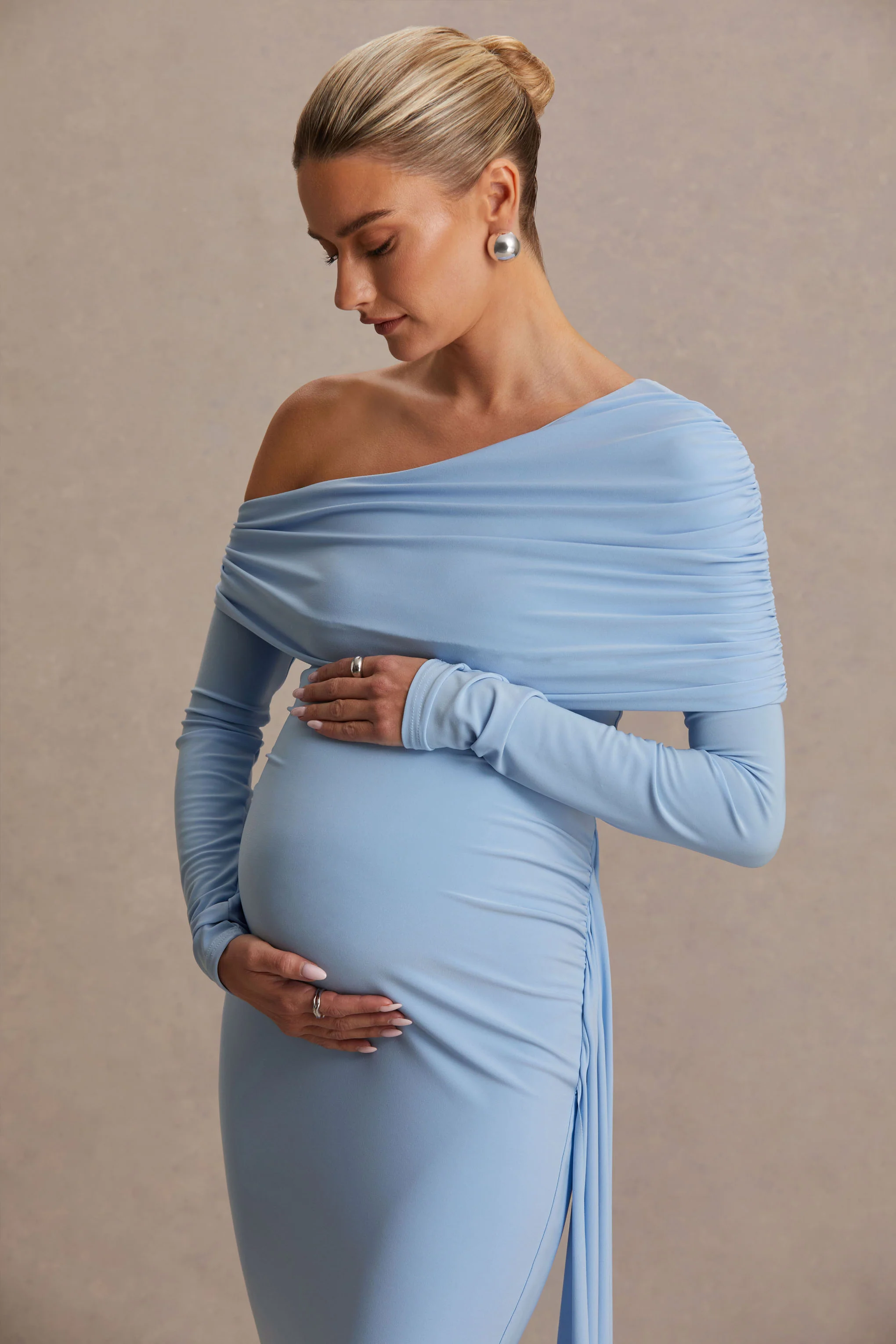 Amara | Robe Longue Bleu Poudré à Encolure Asymétrique avec Détail Drapé - Image 6