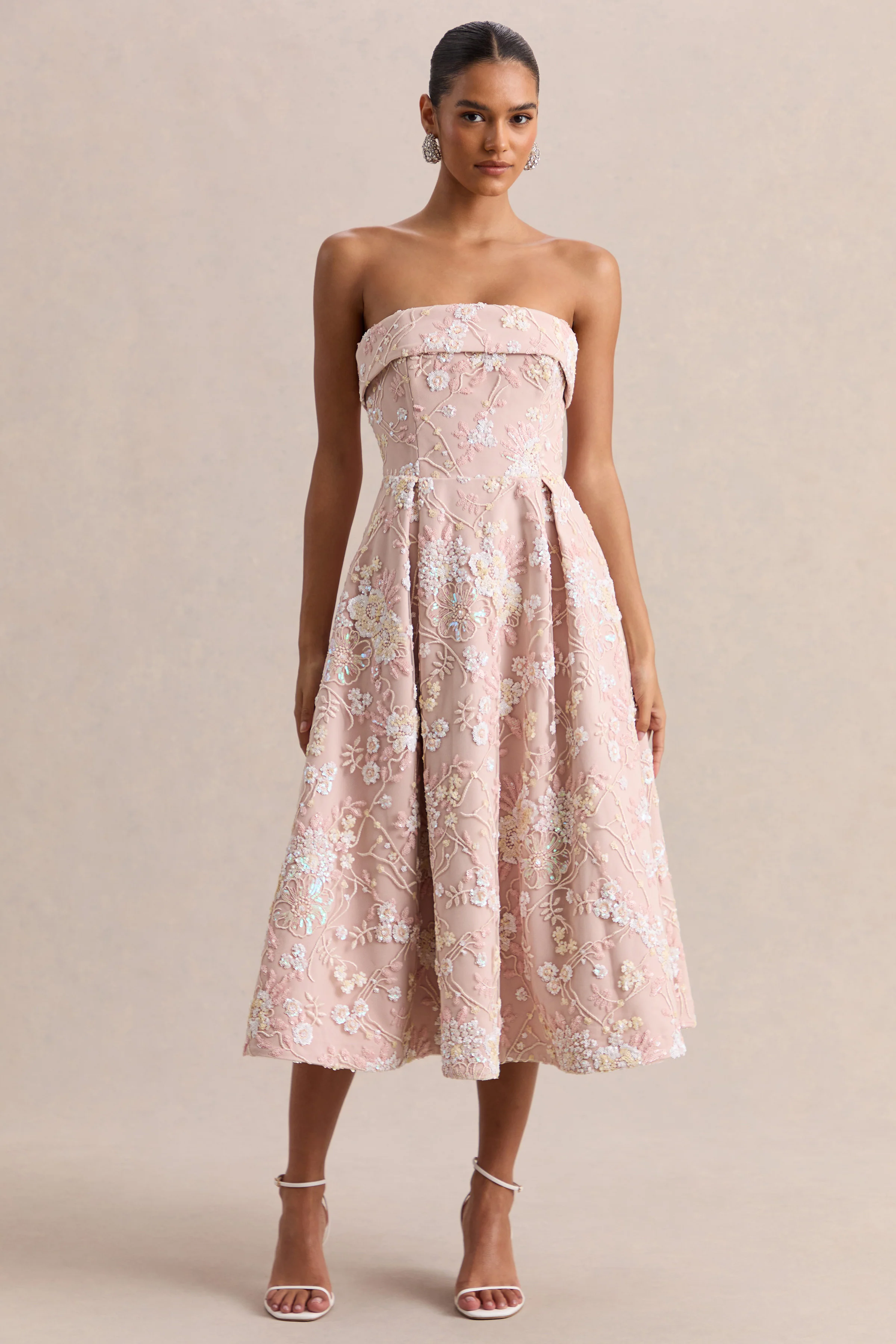 Amaris | Robe mi-longue bandeau rose à fleurs ornées avec jupe patineuse - Image 4