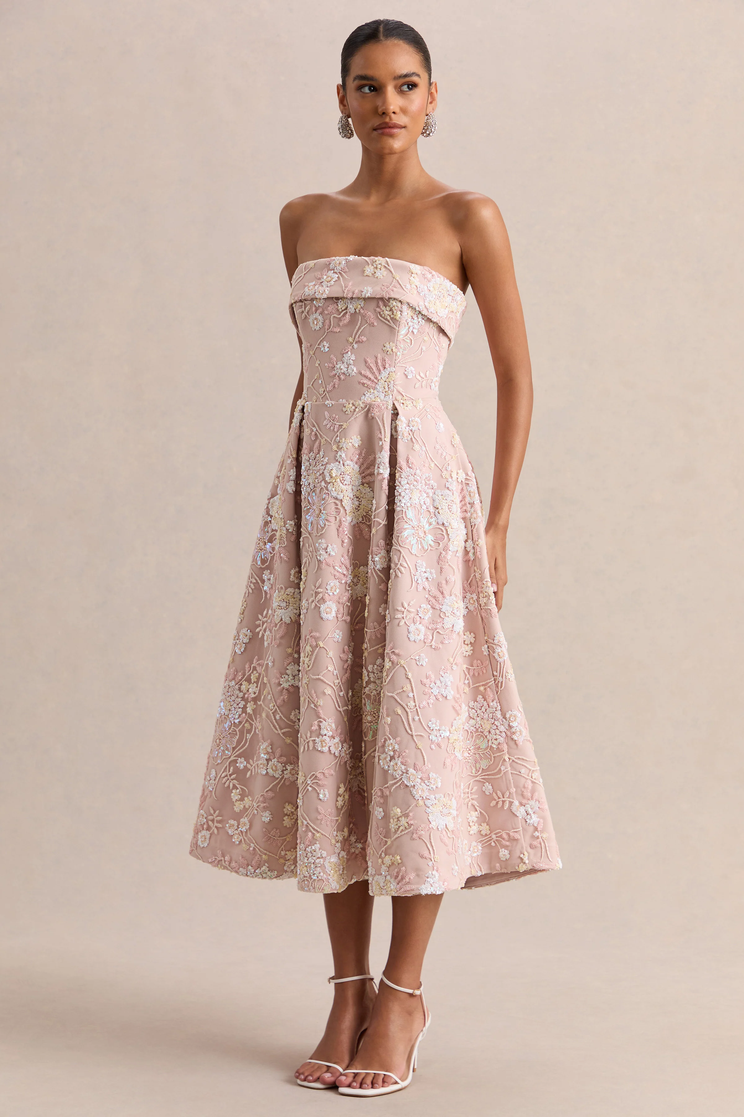 Amaris | Robe mi-longue bandeau rose à fleurs ornées avec jupe patineuse - Image 6