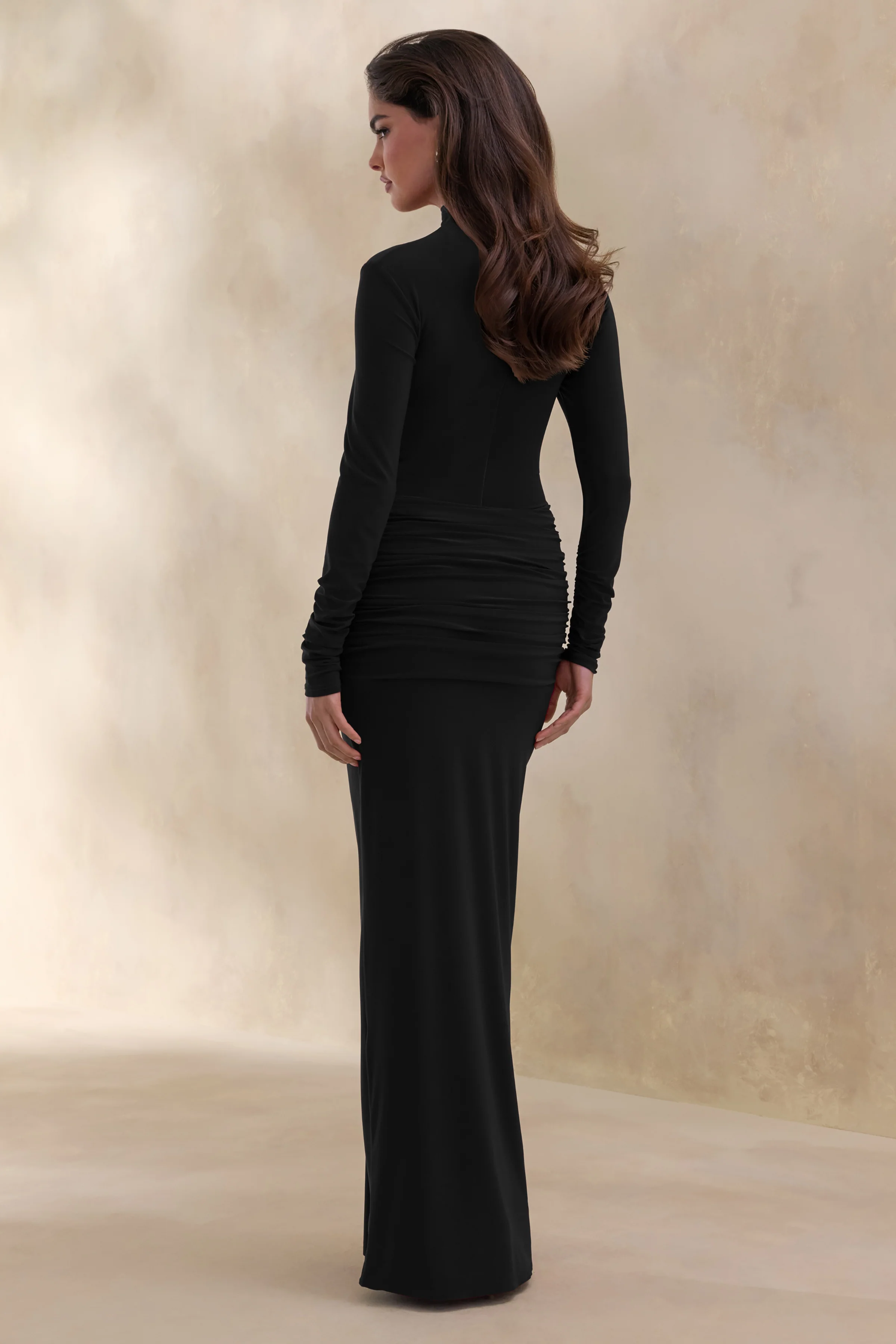 Ambrette | Robe longue noire à encolure haute avec détails froncés - Image 2