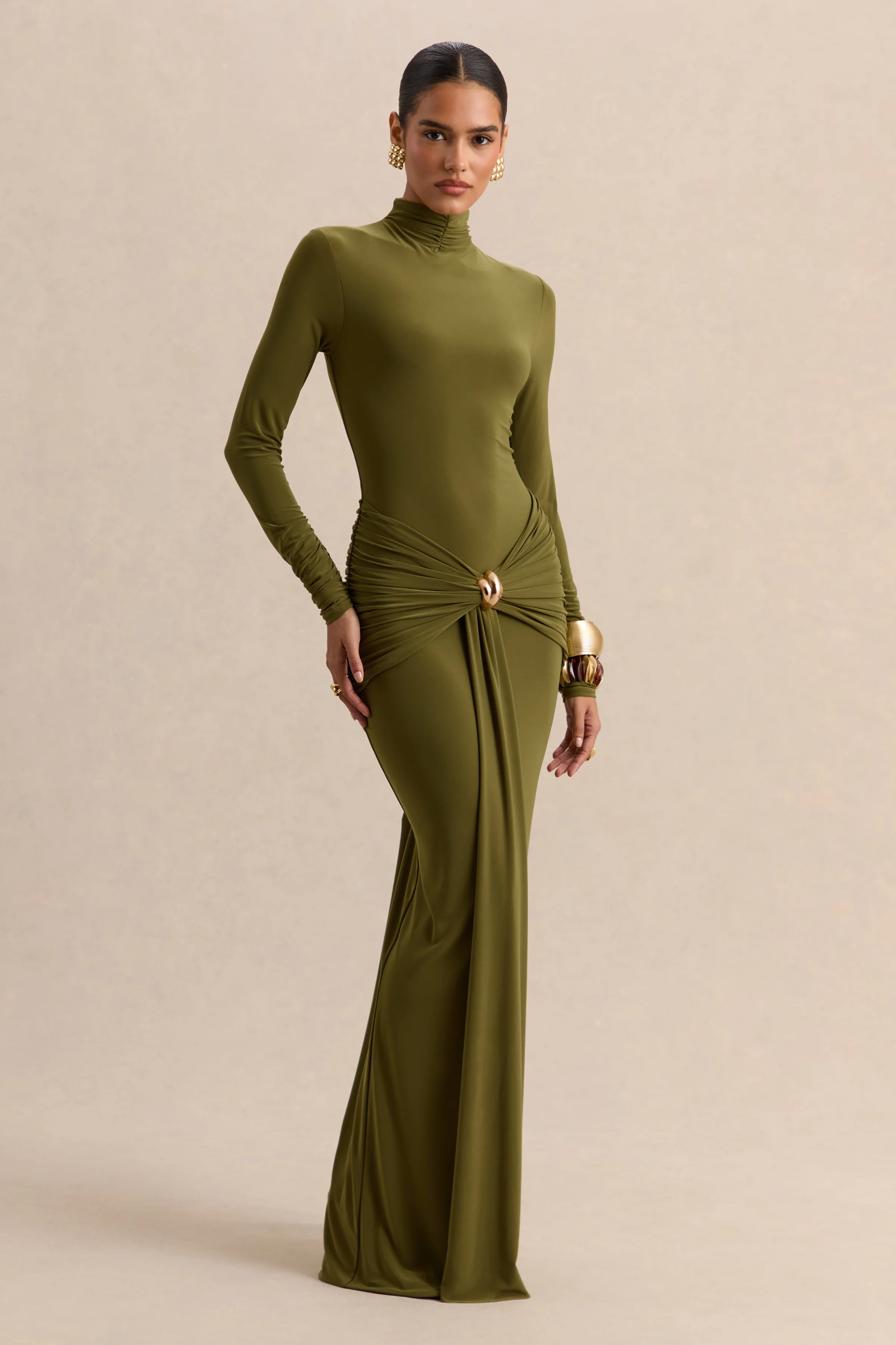 Ambrette | Robe longue olive à encolure haute avec détails froncés