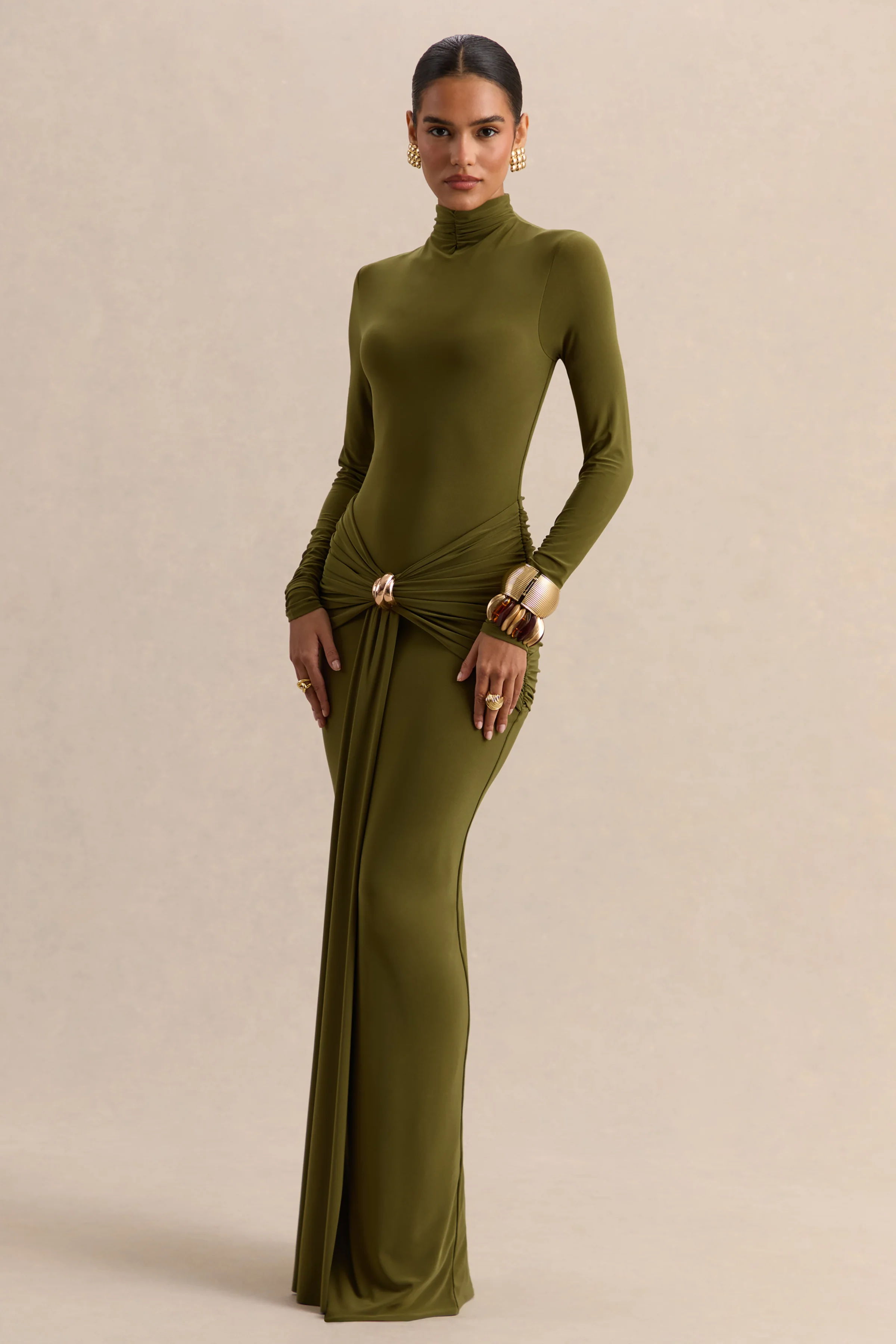 Ambrette | Robe longue olive à encolure haute avec détails froncés - Image 6