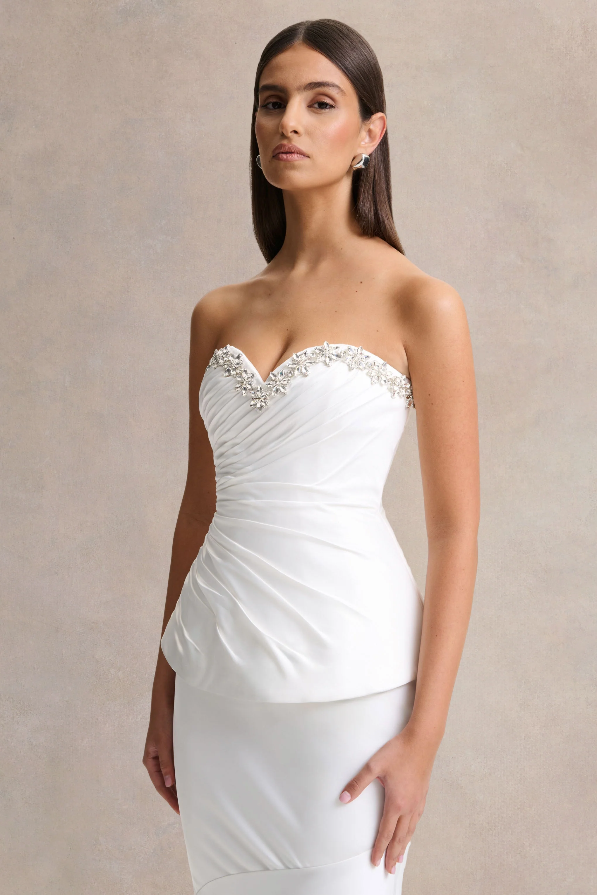 Ambria | Haut corset en satin blanc avec décolleté cœur orné à la main - Image 3