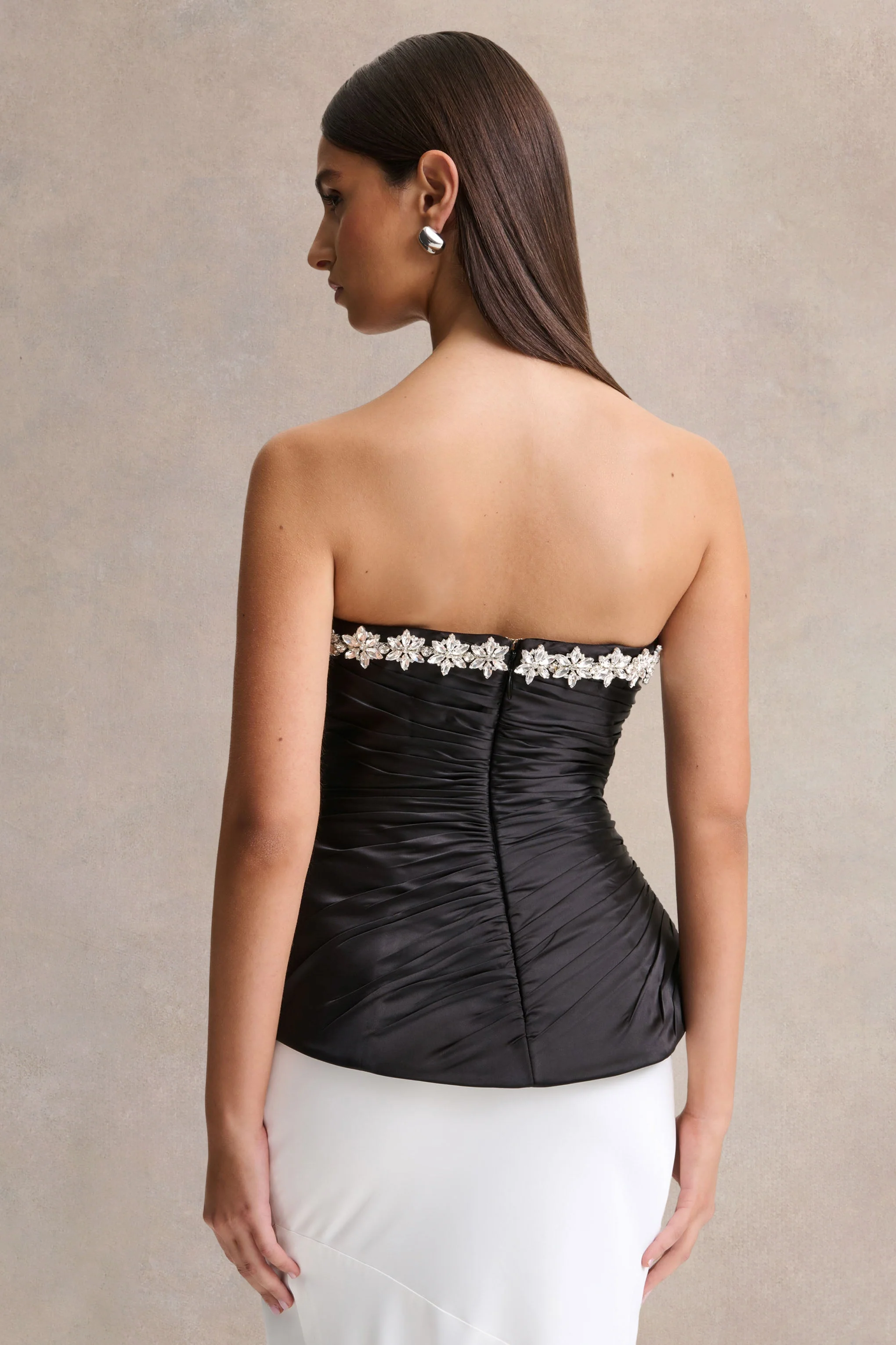 Ambria | Haut corset en satin noir avec décolleté cœur orné à la main - Image 2
