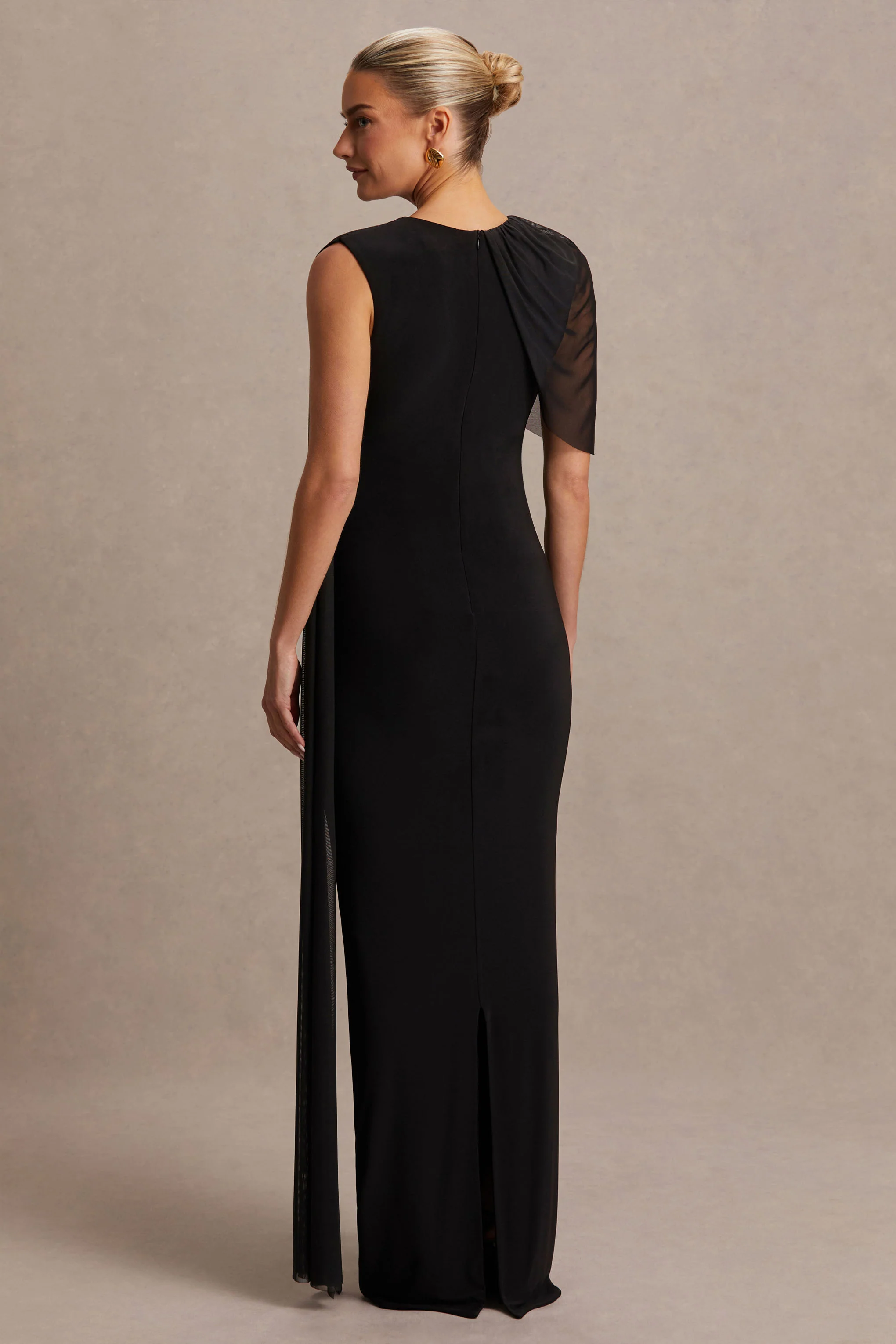 Amelise | Robe de maternité longue noire à col montant avec manche cape en mesh et ceinture fluide - Image 2