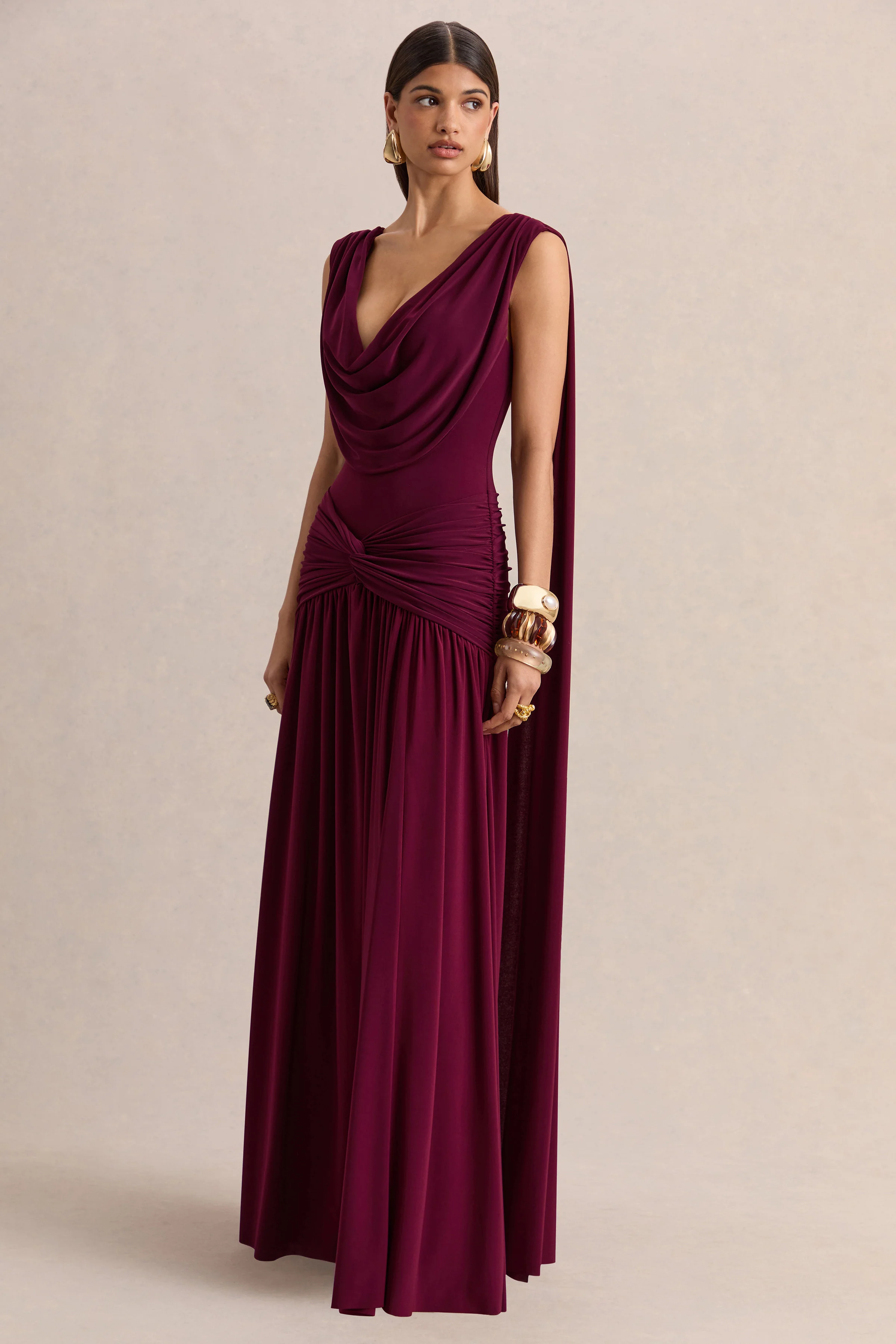 Amelisse | Robe longue bordeaux à encolure plongeante avec détails froncés