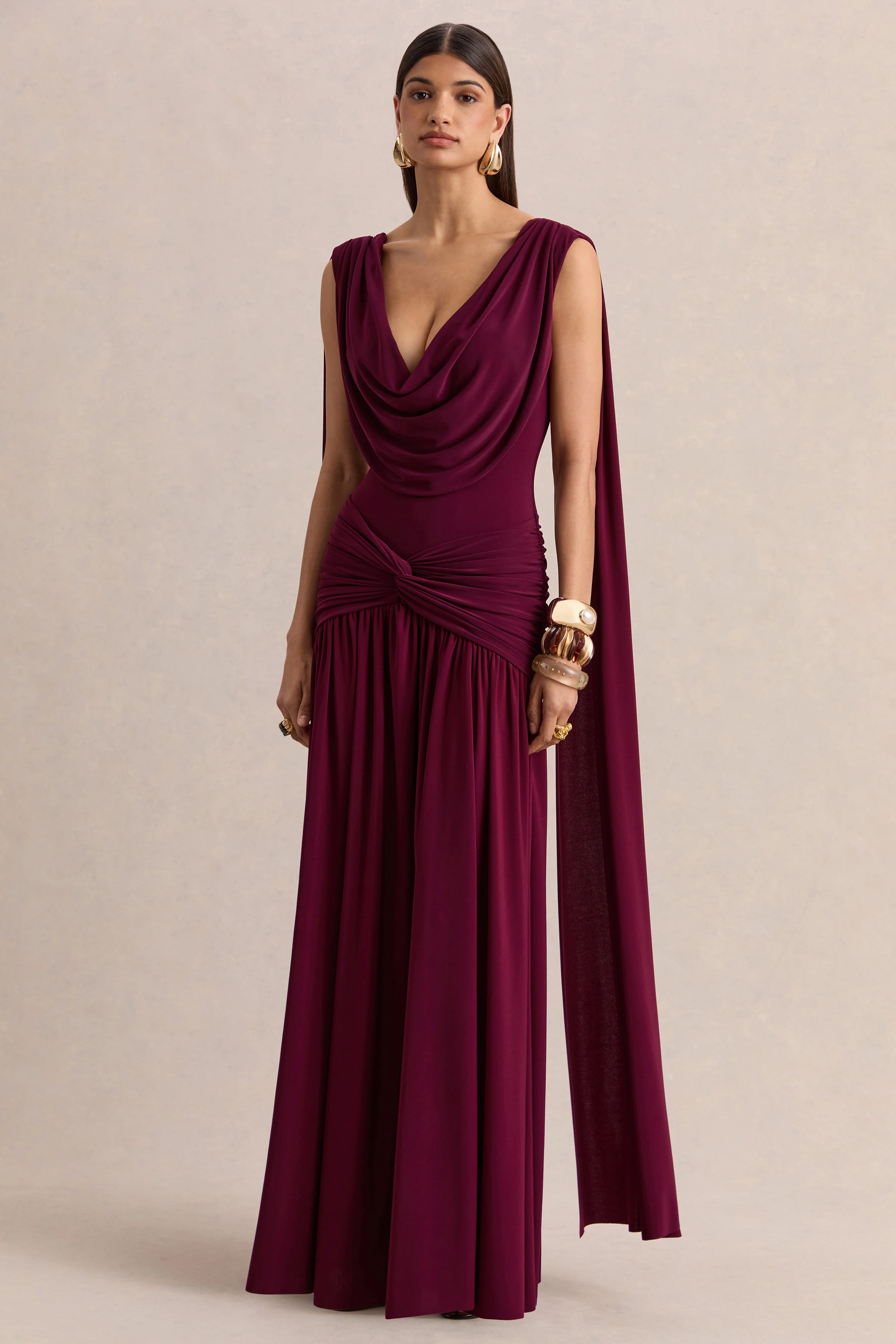 Amelisse | Robe longue bordeaux à encolure plongeante avec détails froncés - Image 6