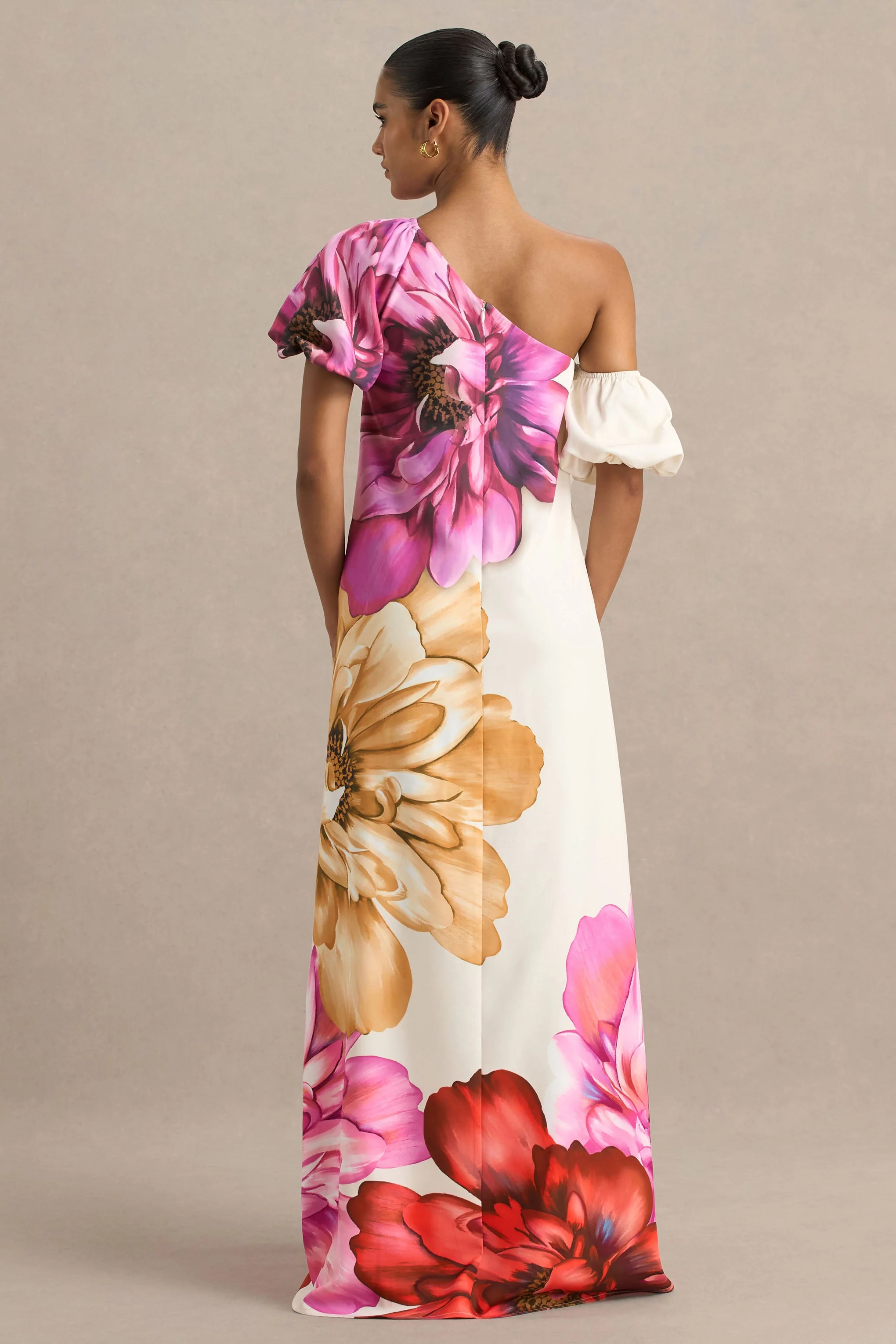 Anastasia | Robe Longue Asymétrique à Grand Imprimé Floral avec Détail Froncé - Image 3