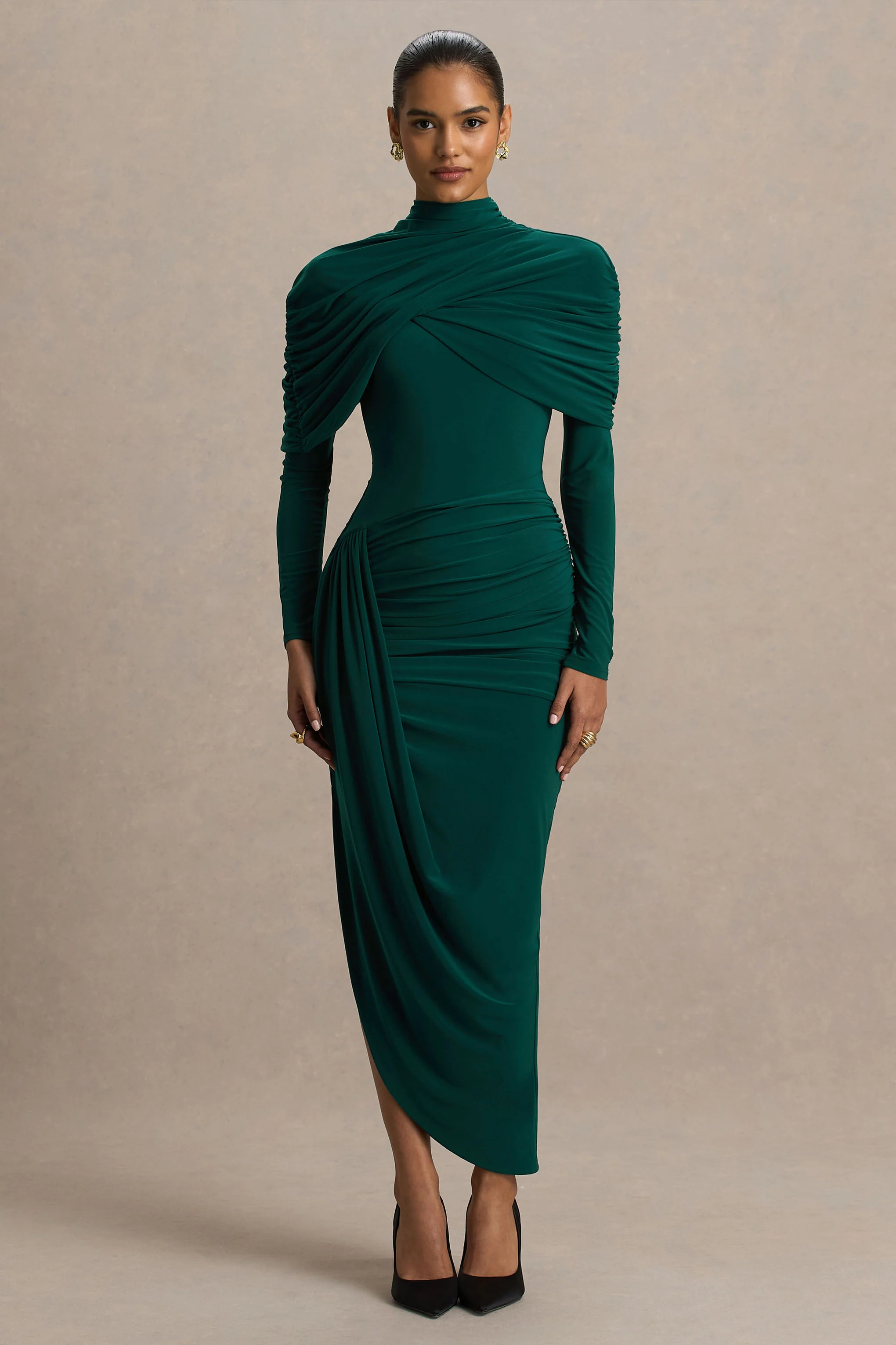 Aneira | Robe longue vert bouteille à col montant avec manches cape