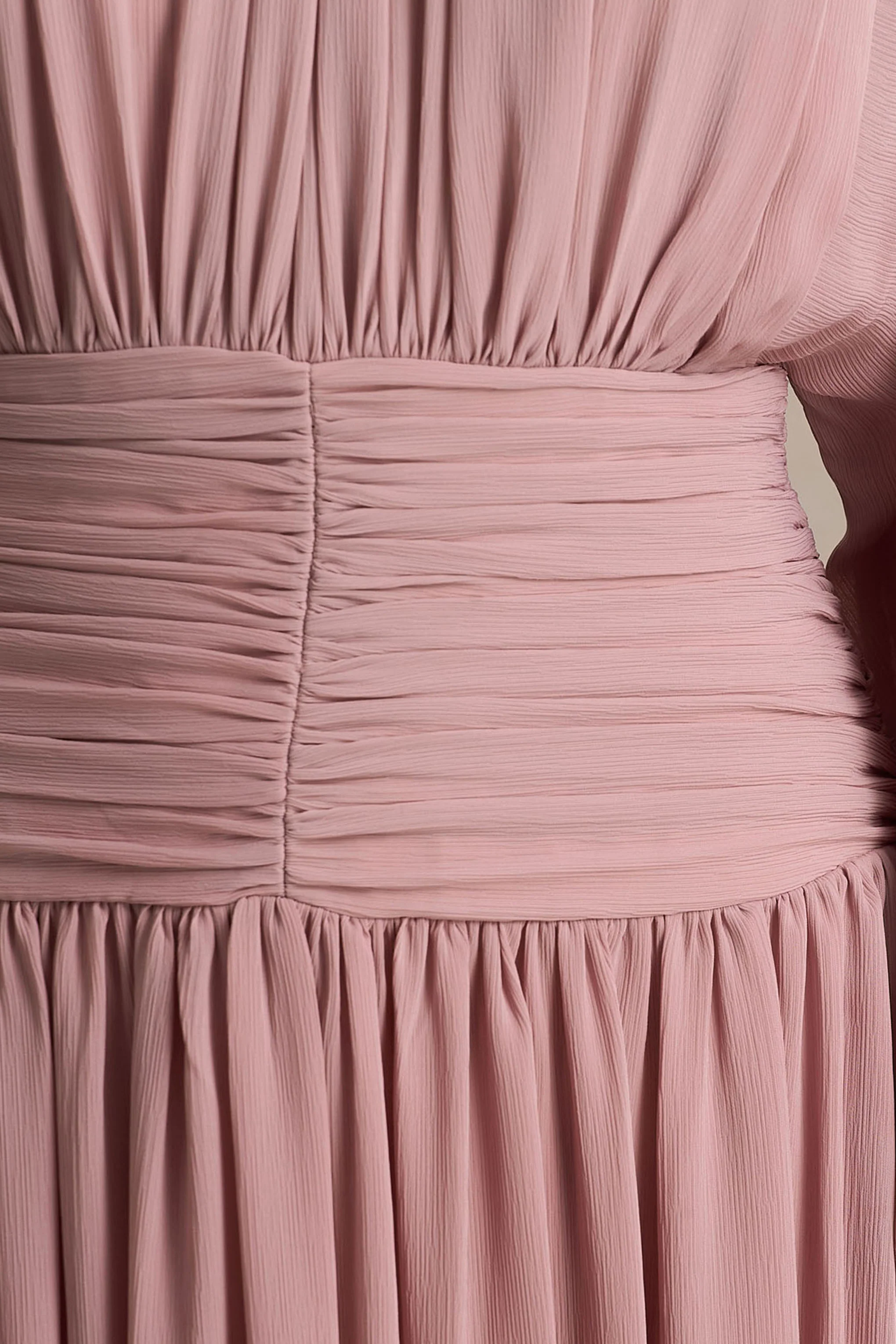 Annabel | Robe mi-longue vieux rose à encolure haute avec taille basse et détails plissés - Image 6