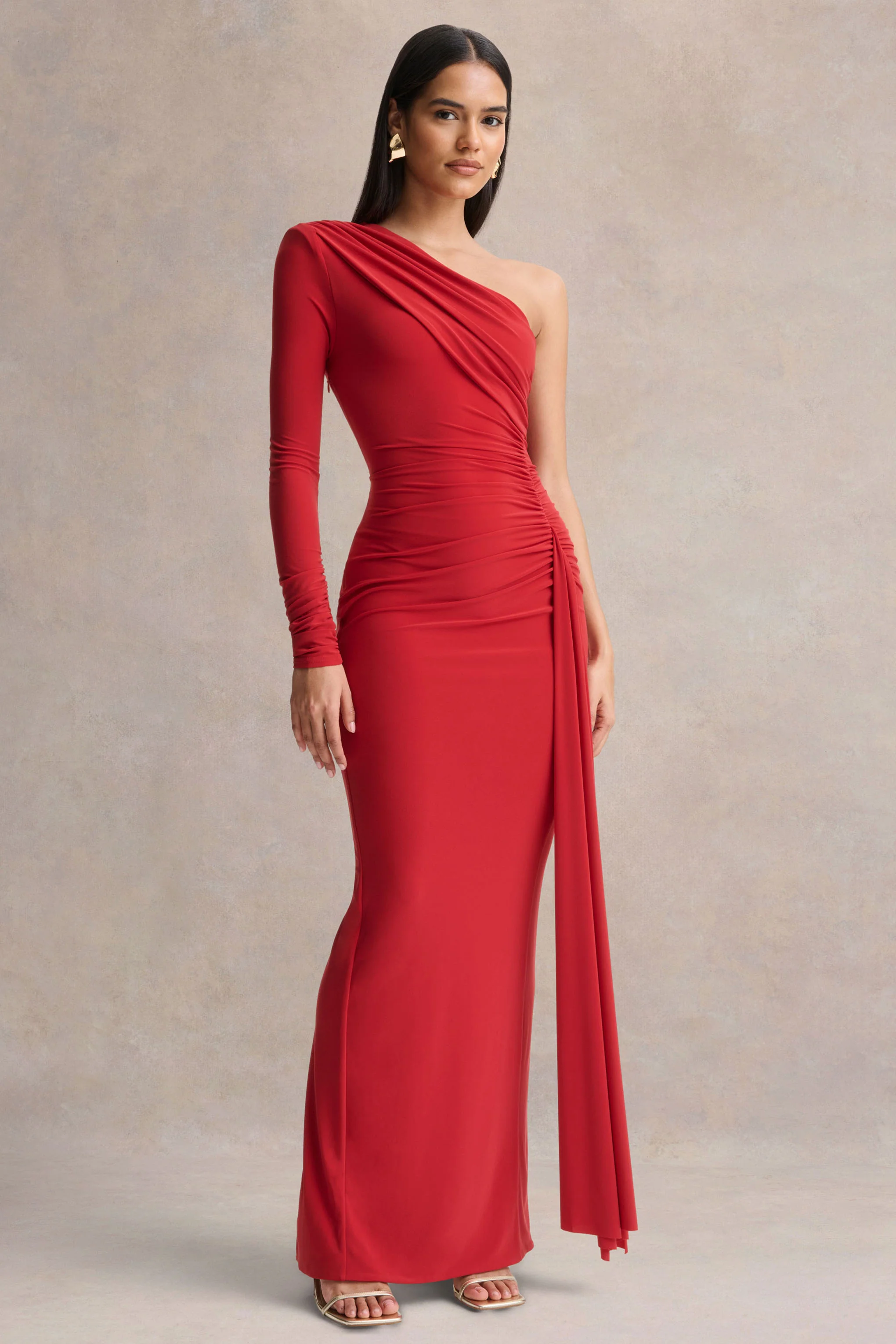 Anne | Robe longue rouge portefeuille à encolure asymétrique avec écharpe - Image 4