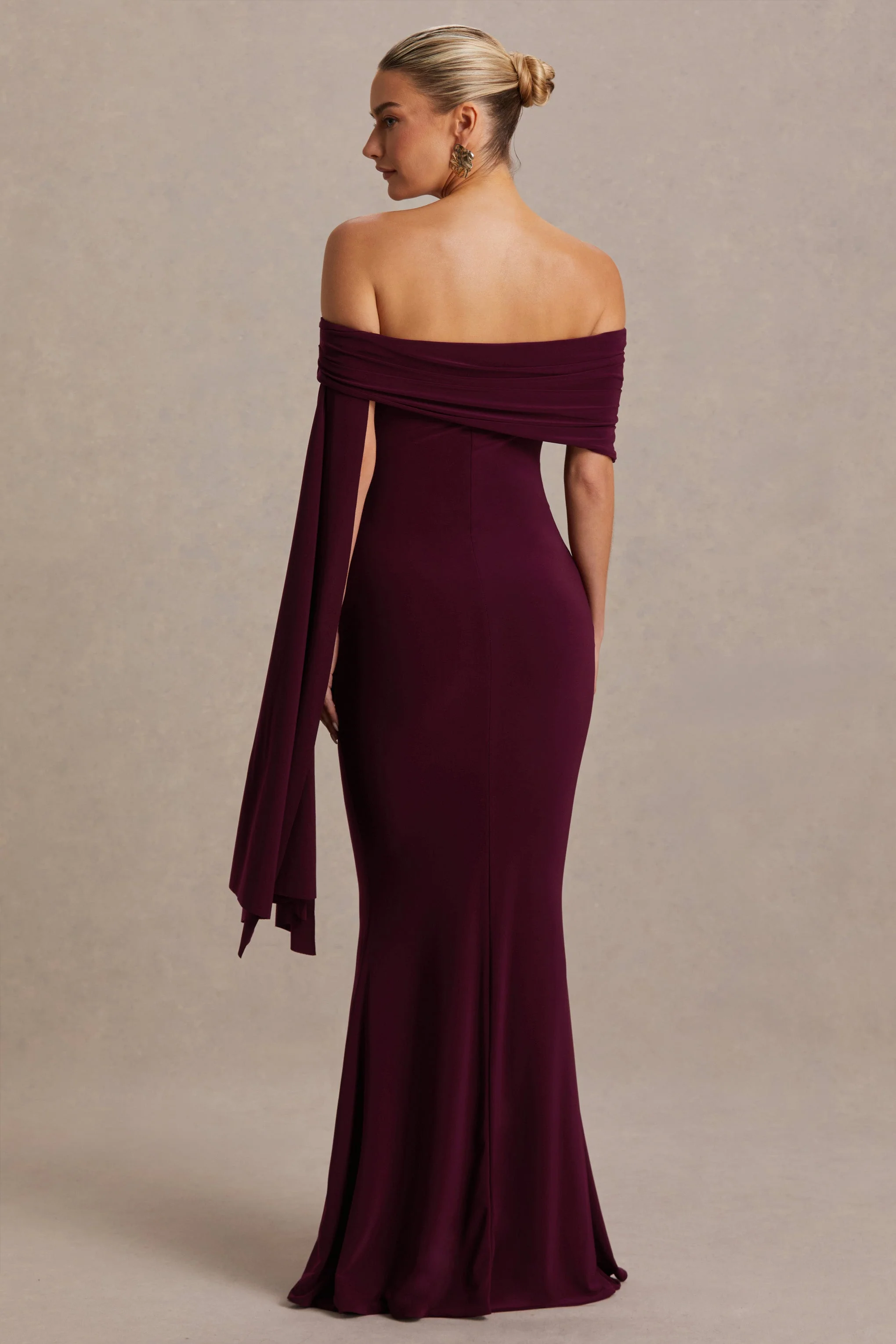 Aquila | Robe longue de maternité bordeaux à encolure bardot avec manche drapée - Image 2