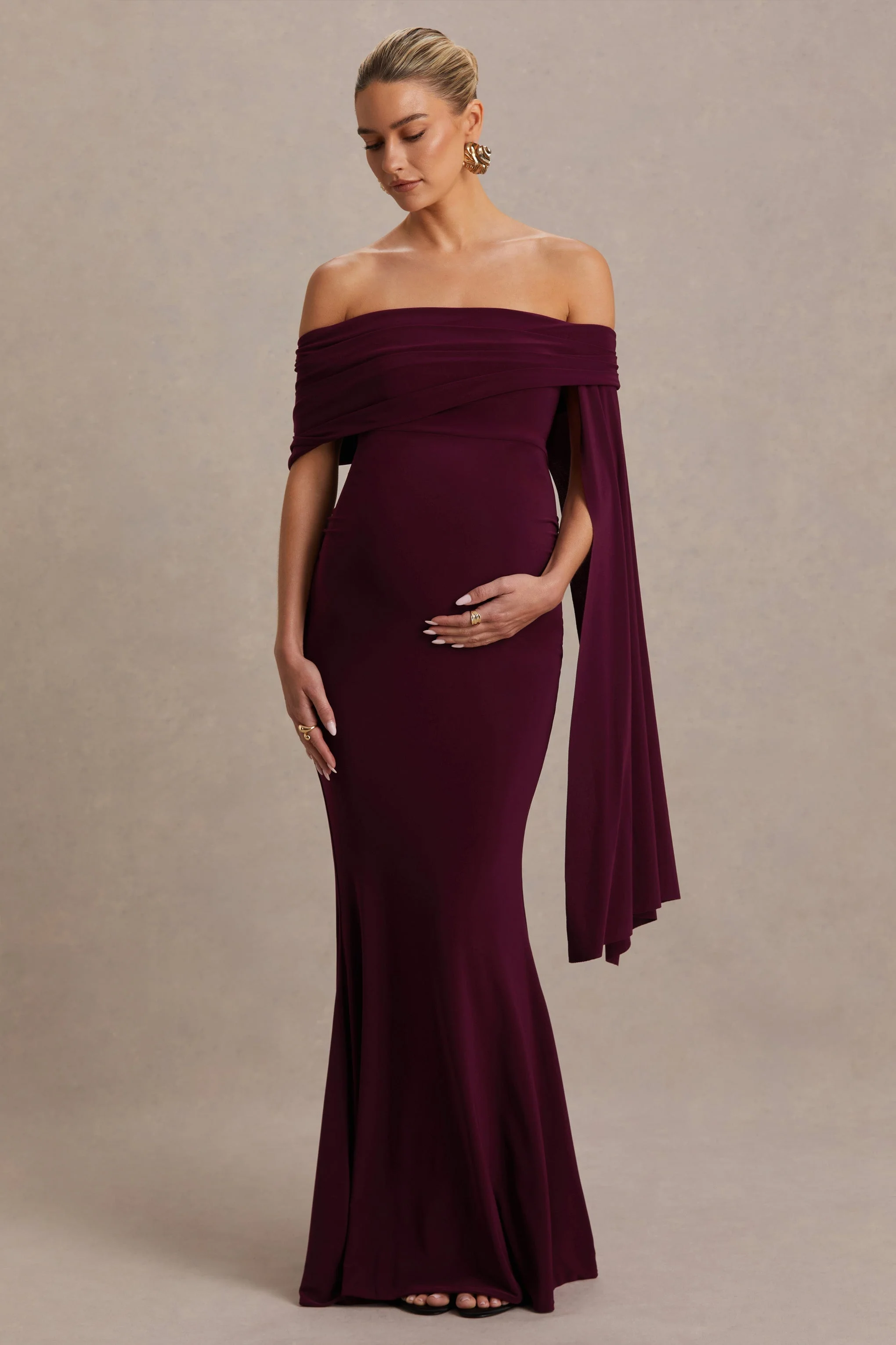 Aquila | Robe longue de maternité bordeaux à encolure bardot avec manche drapée - Image 4