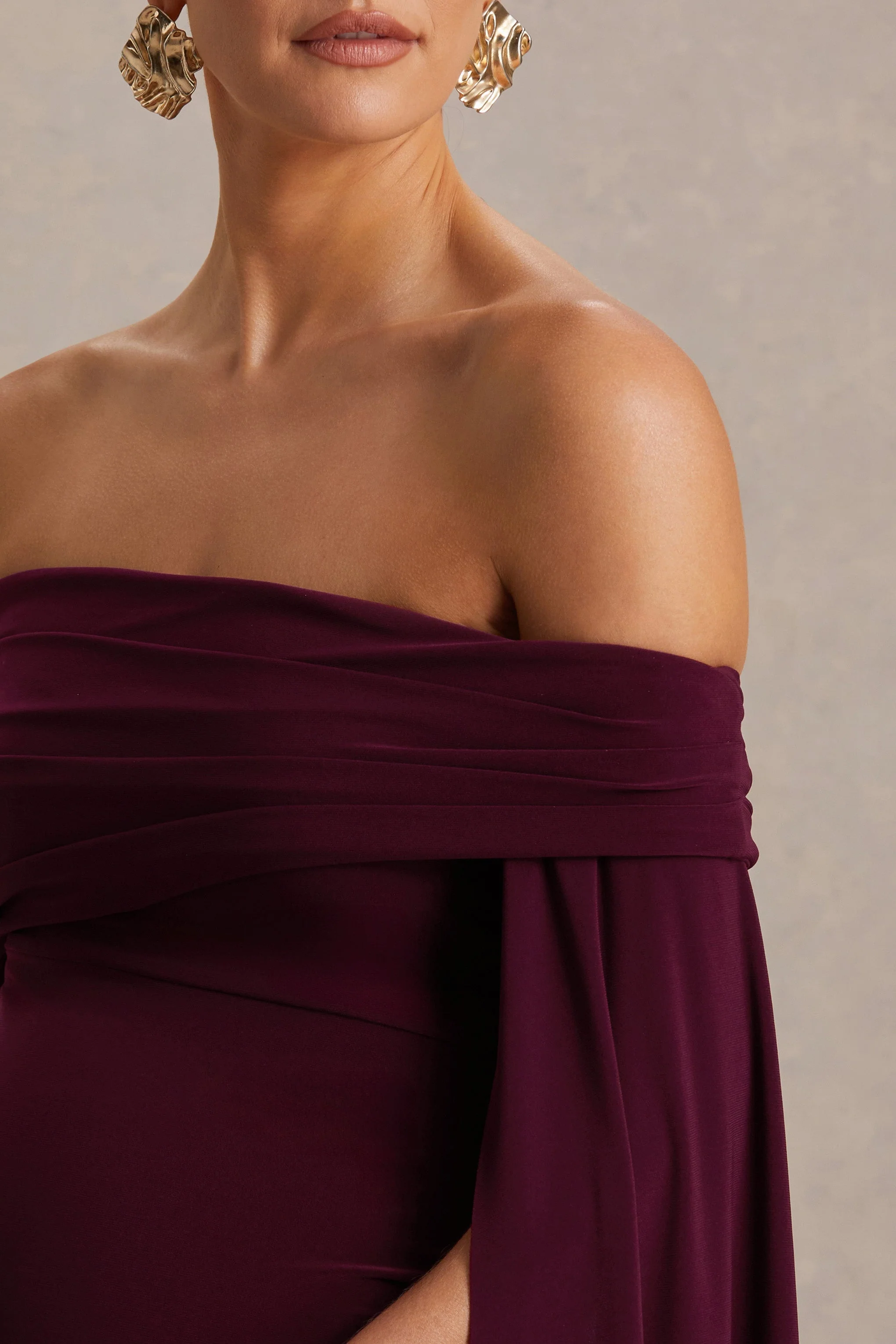 Aquila | Robe longue de maternité bordeaux à encolure bardot avec manche drapée - Image 6