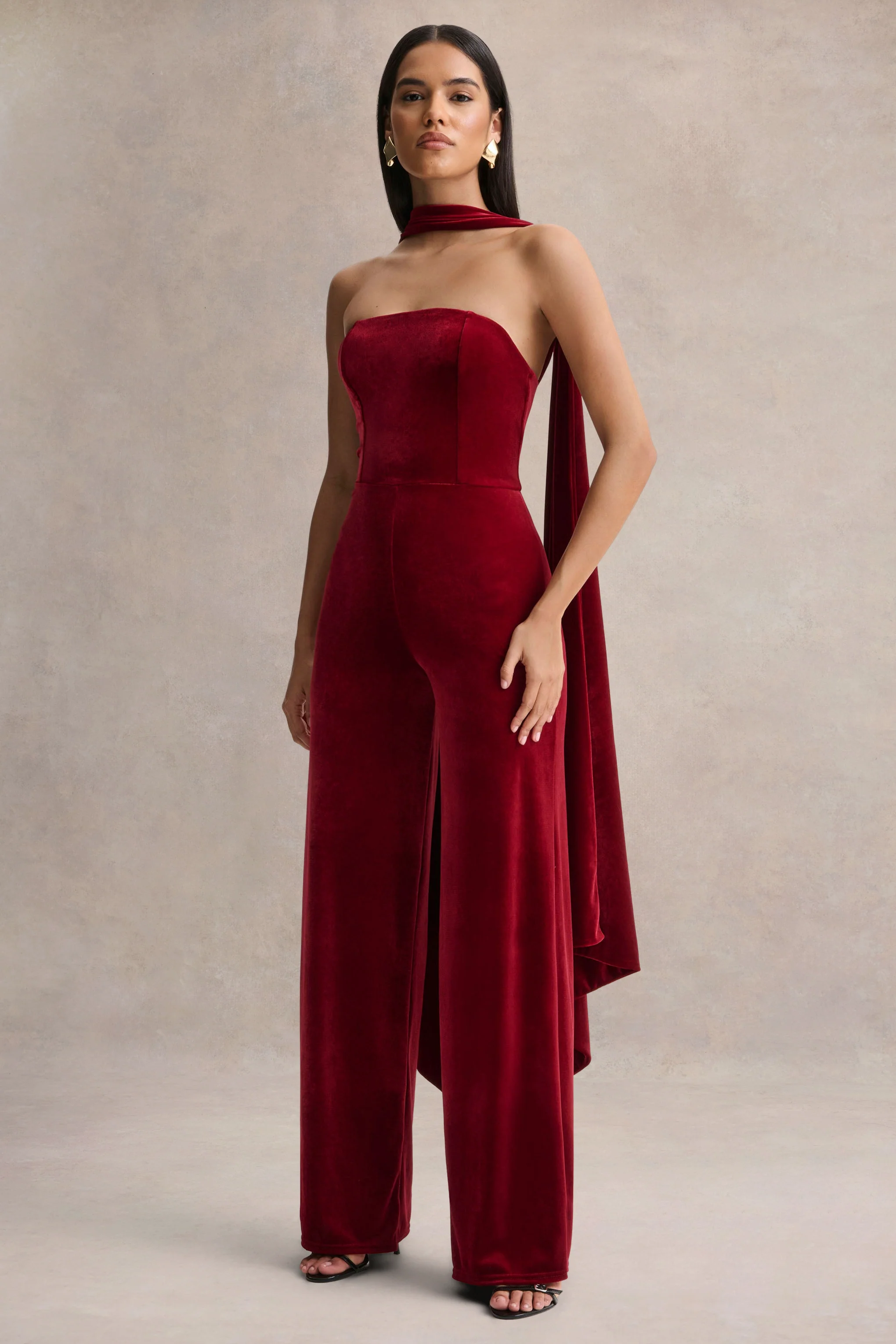 Arcane | Combinaison bordeaux en velours à encolure bandeau avec écharpe - Image 4