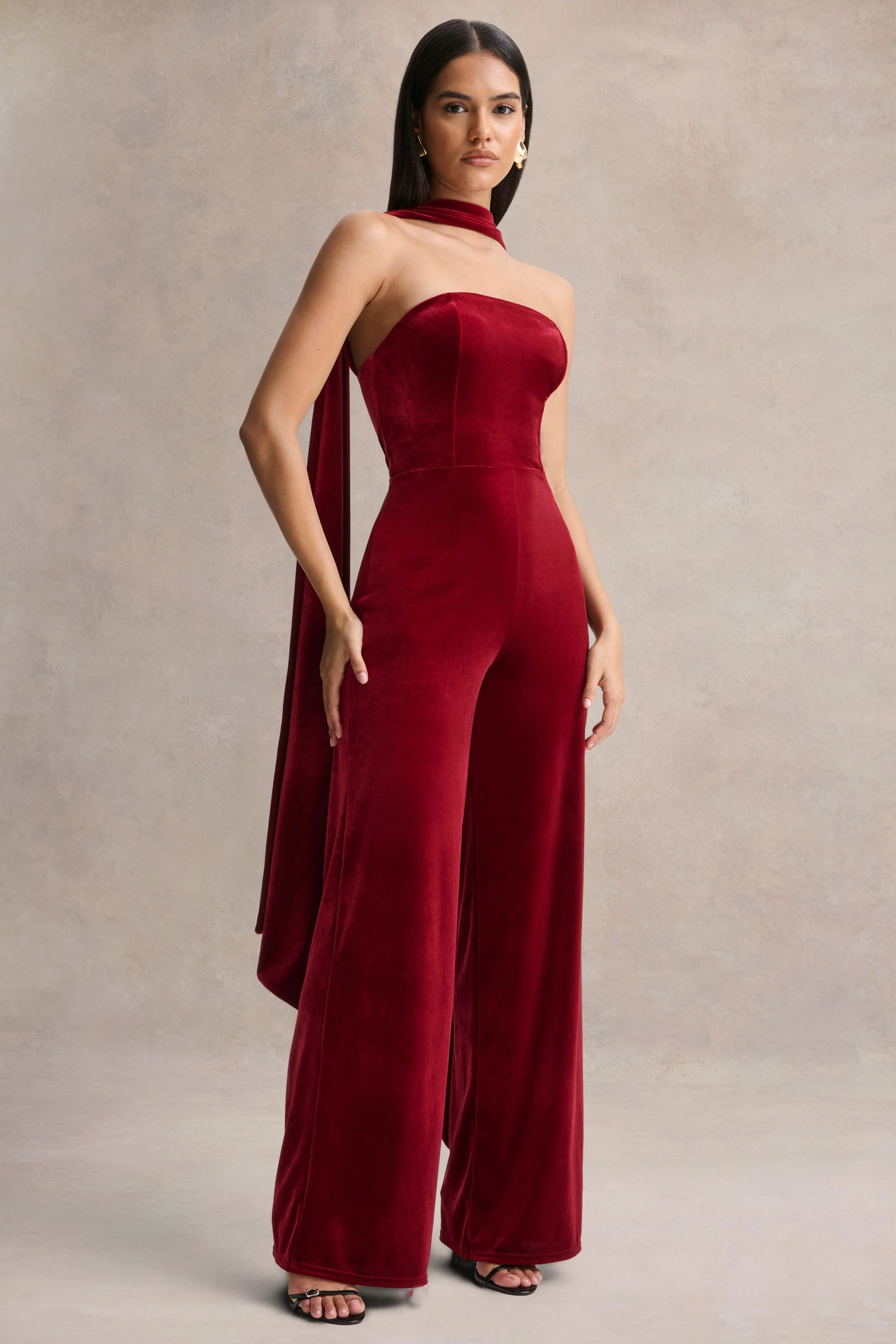 Arcane | Combinaison bordeaux en velours à encolure bandeau avec écharpe - Image 5