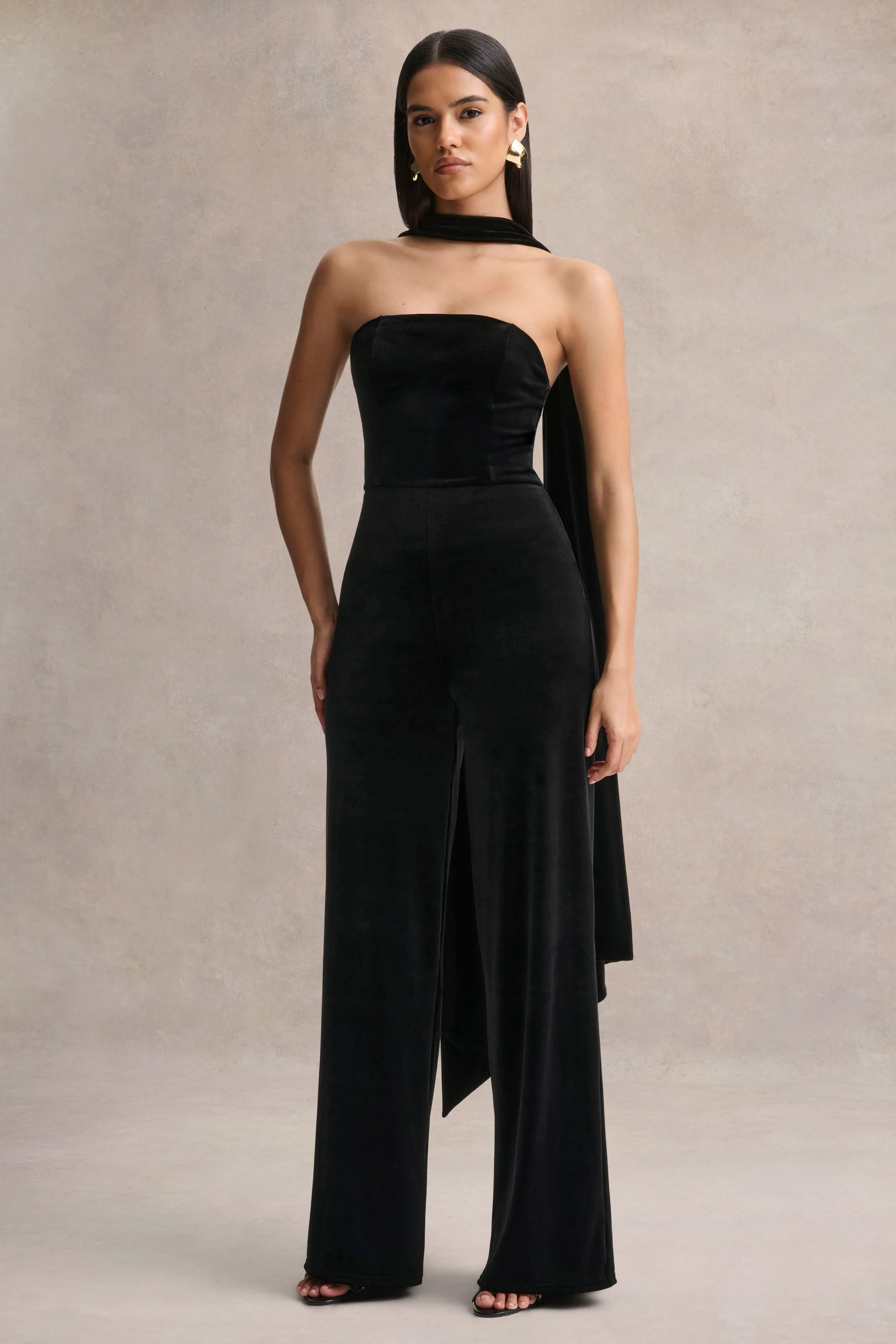 Arcane | Combinaison noire en velours à encolure bandeau avec écharpe - Image 3