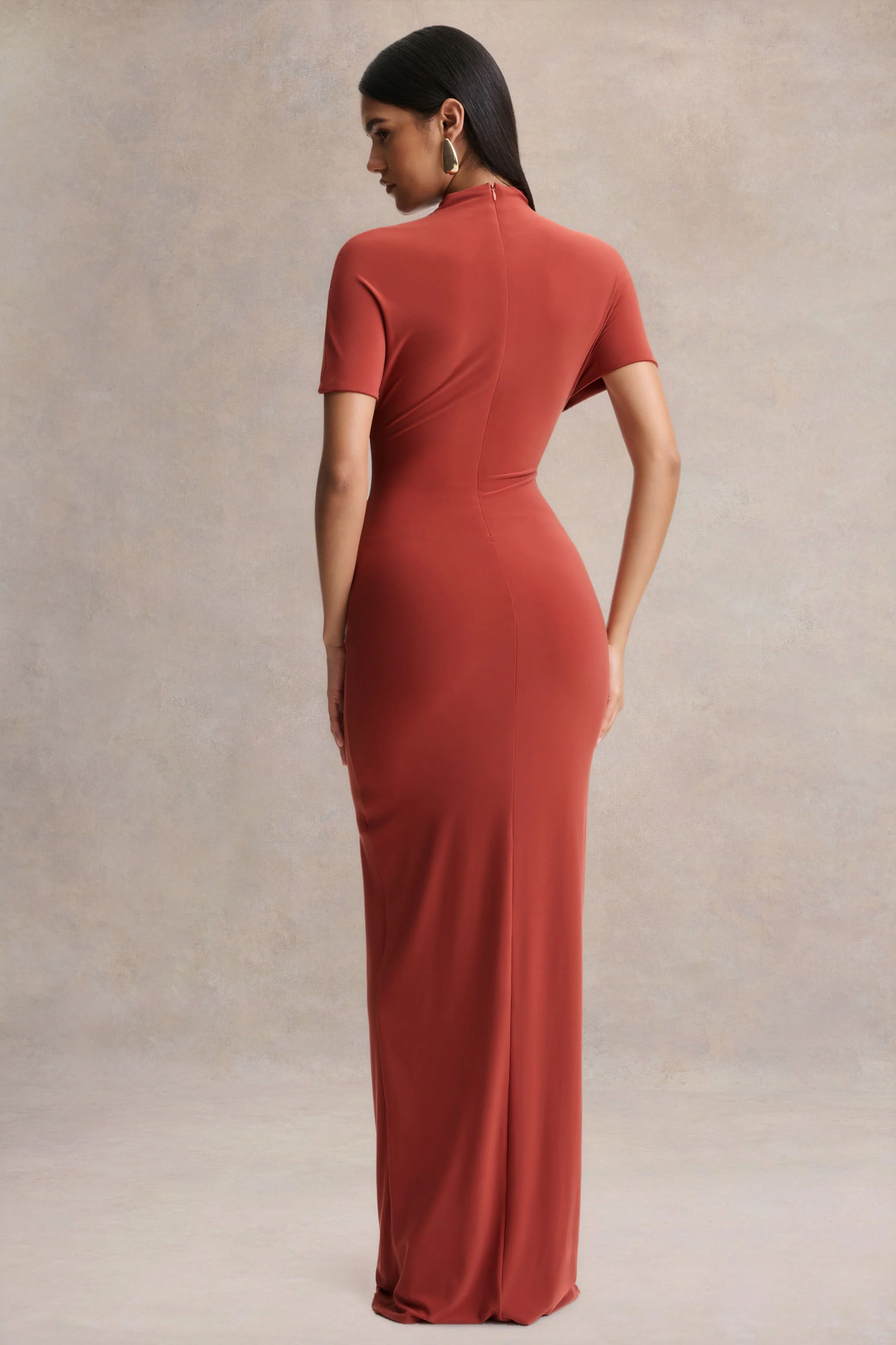 Arlena | Robe longue rouille à col montant et drapé croisé - Image 2