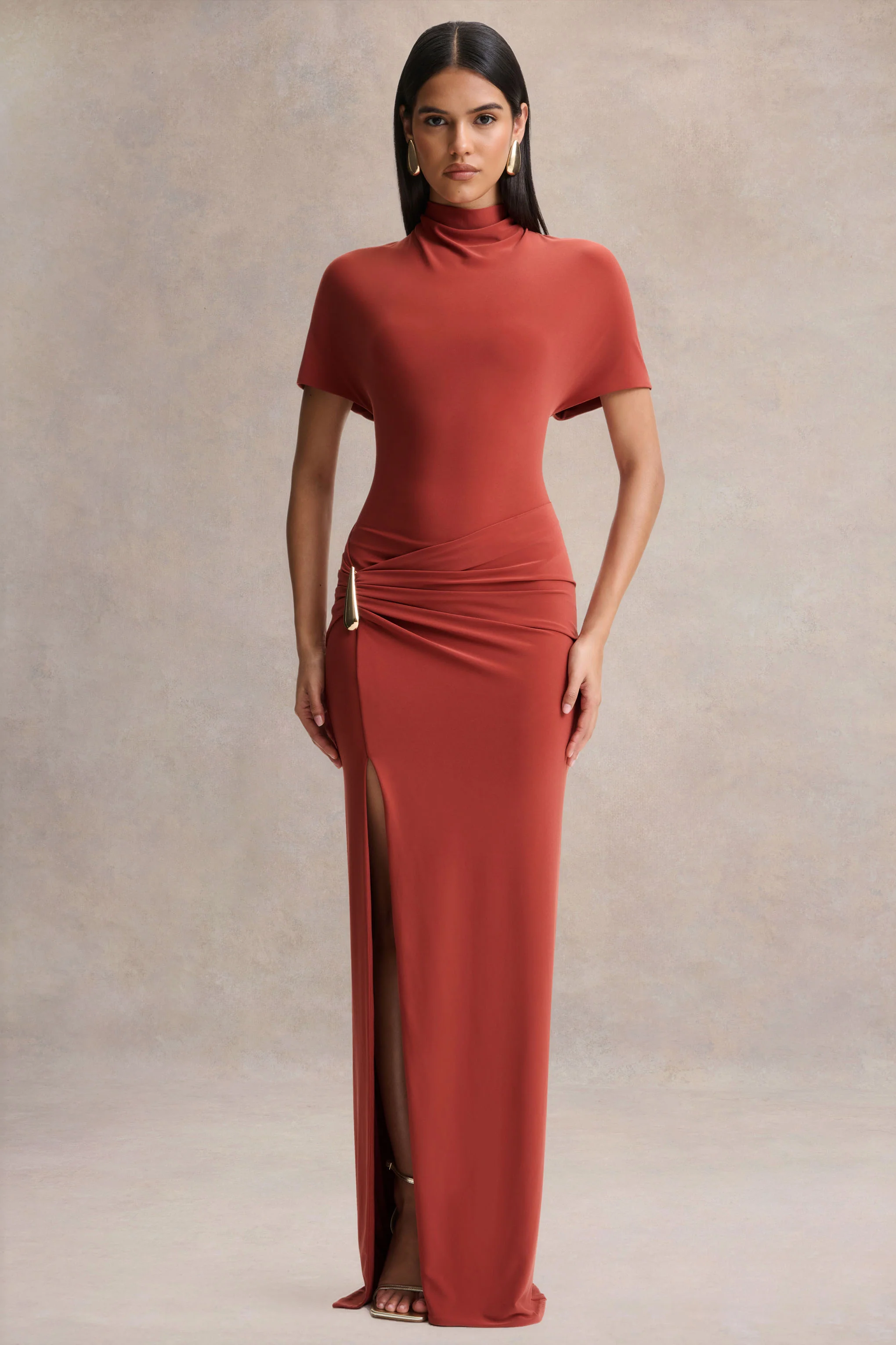Arlena | Robe longue rouille à col montant et drapé croisé - Image 5