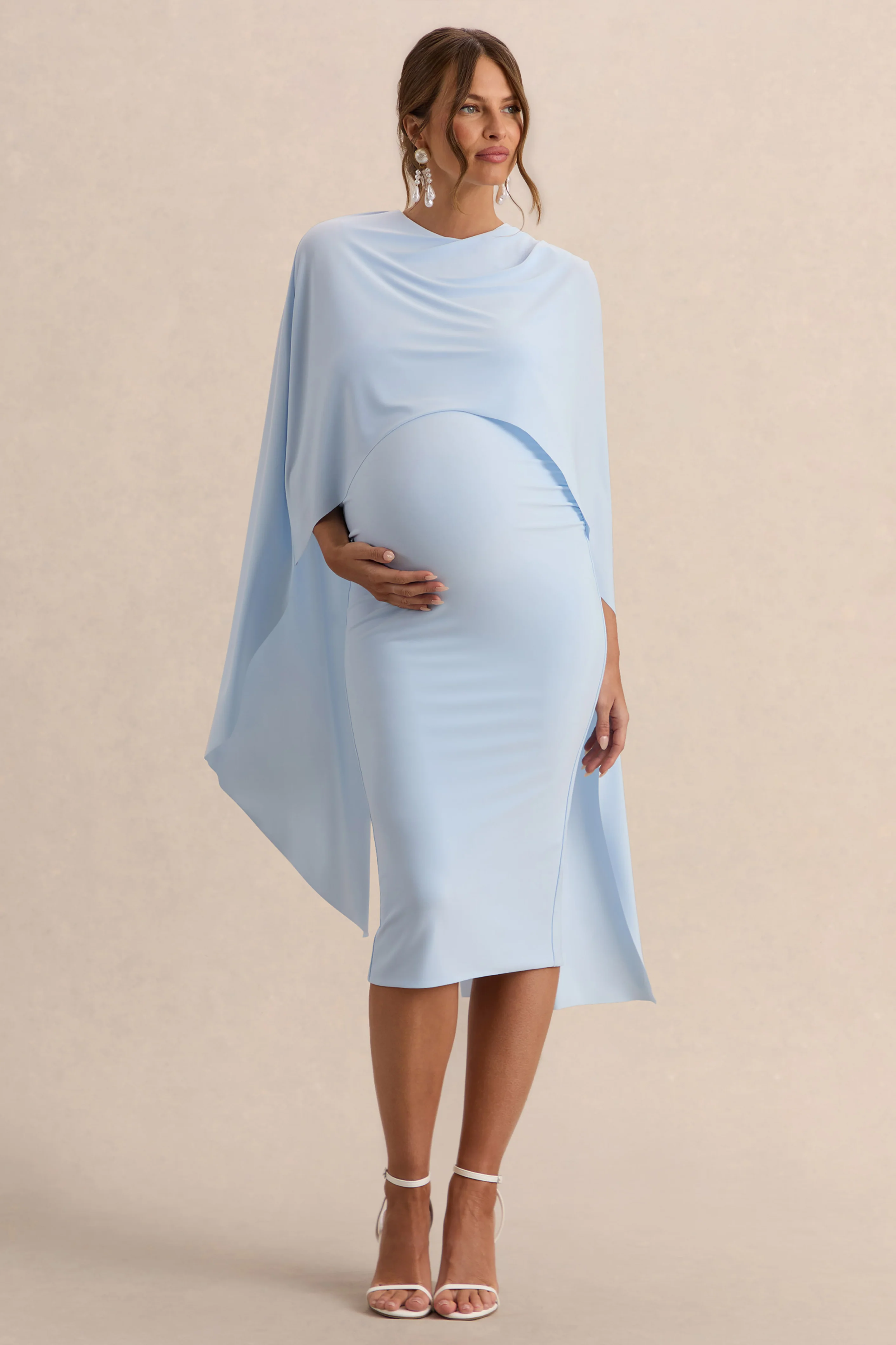 Arwen | Robe de grossesse mi-longue bleu poudré à encolure ronde avec détail de cape