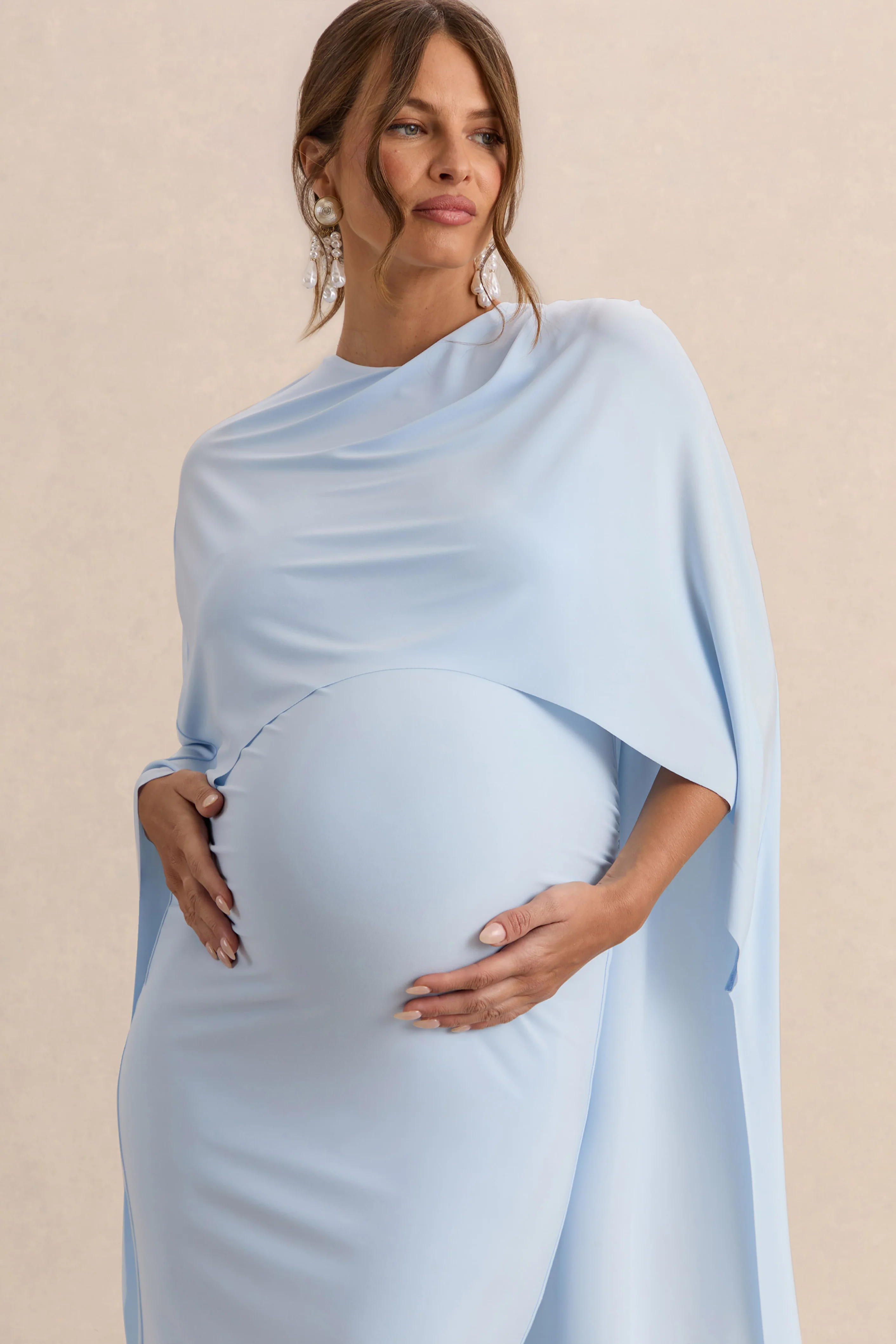 Arwen | Robe de grossesse mi-longue bleu poudré à encolure ronde avec détail de cape - Image 3