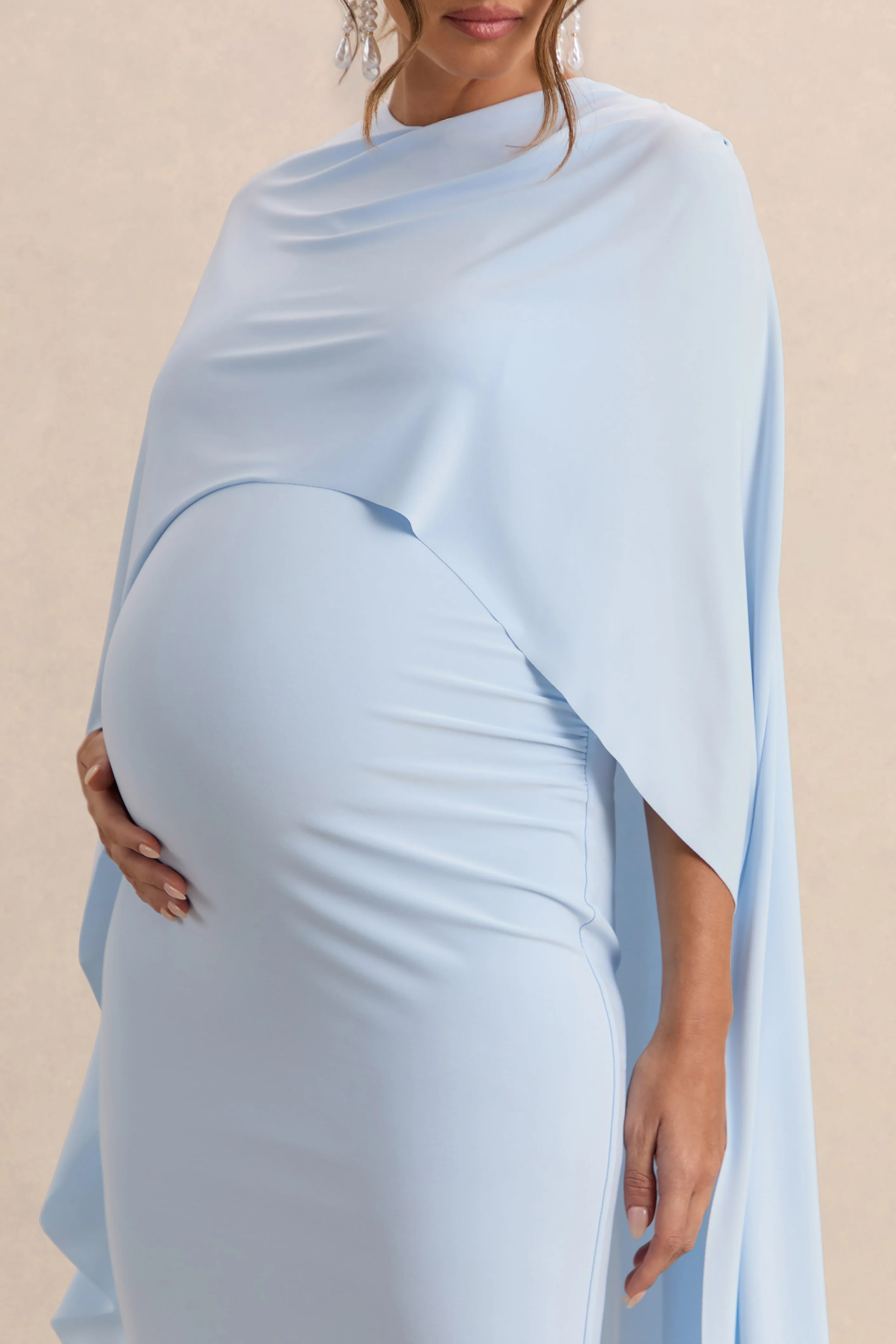 Arwen | Robe de grossesse mi-longue bleu poudré à encolure ronde avec détail de cape - Image 7