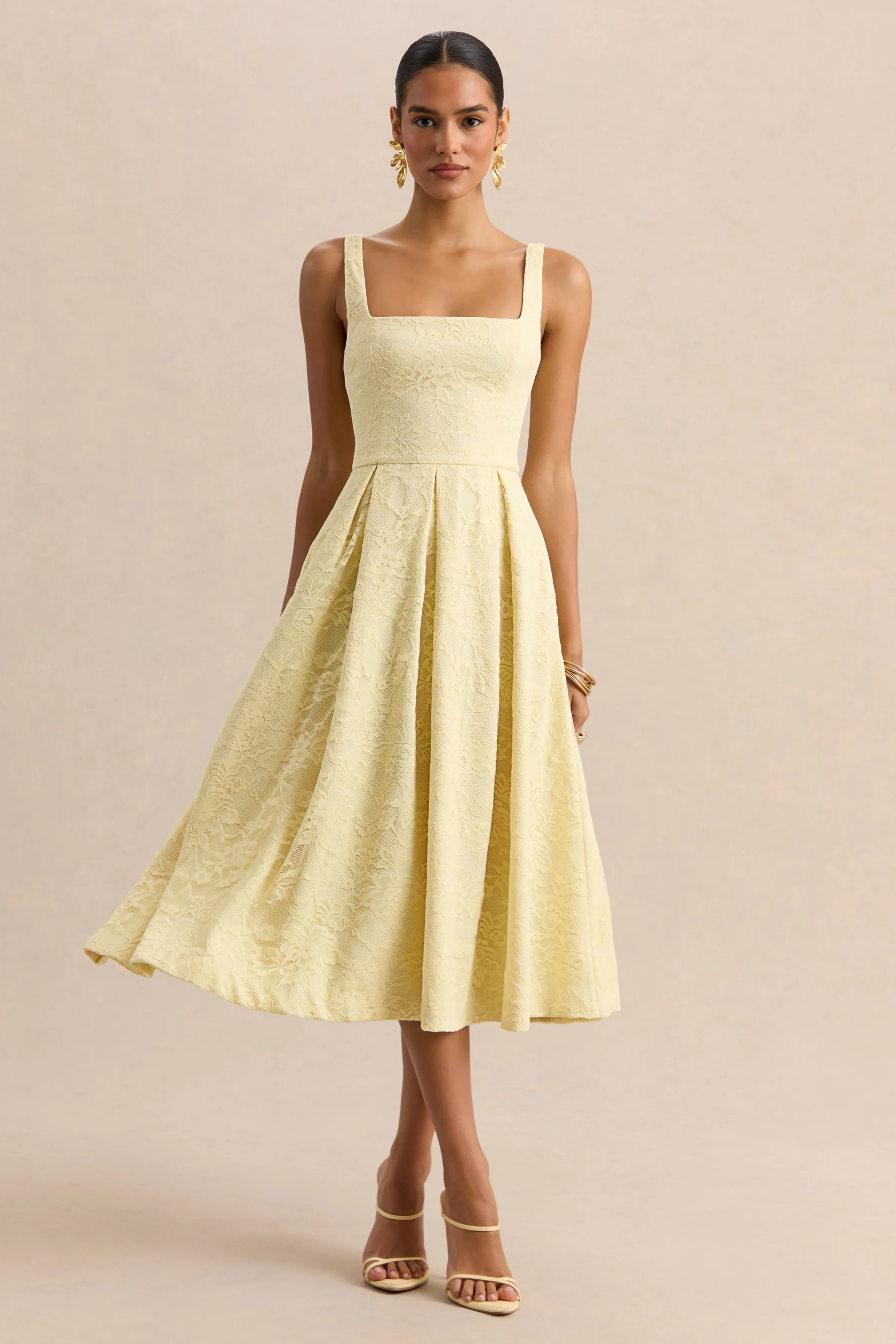 Ashmara | Robe mi-longue en dentelle citron à encolure carrée