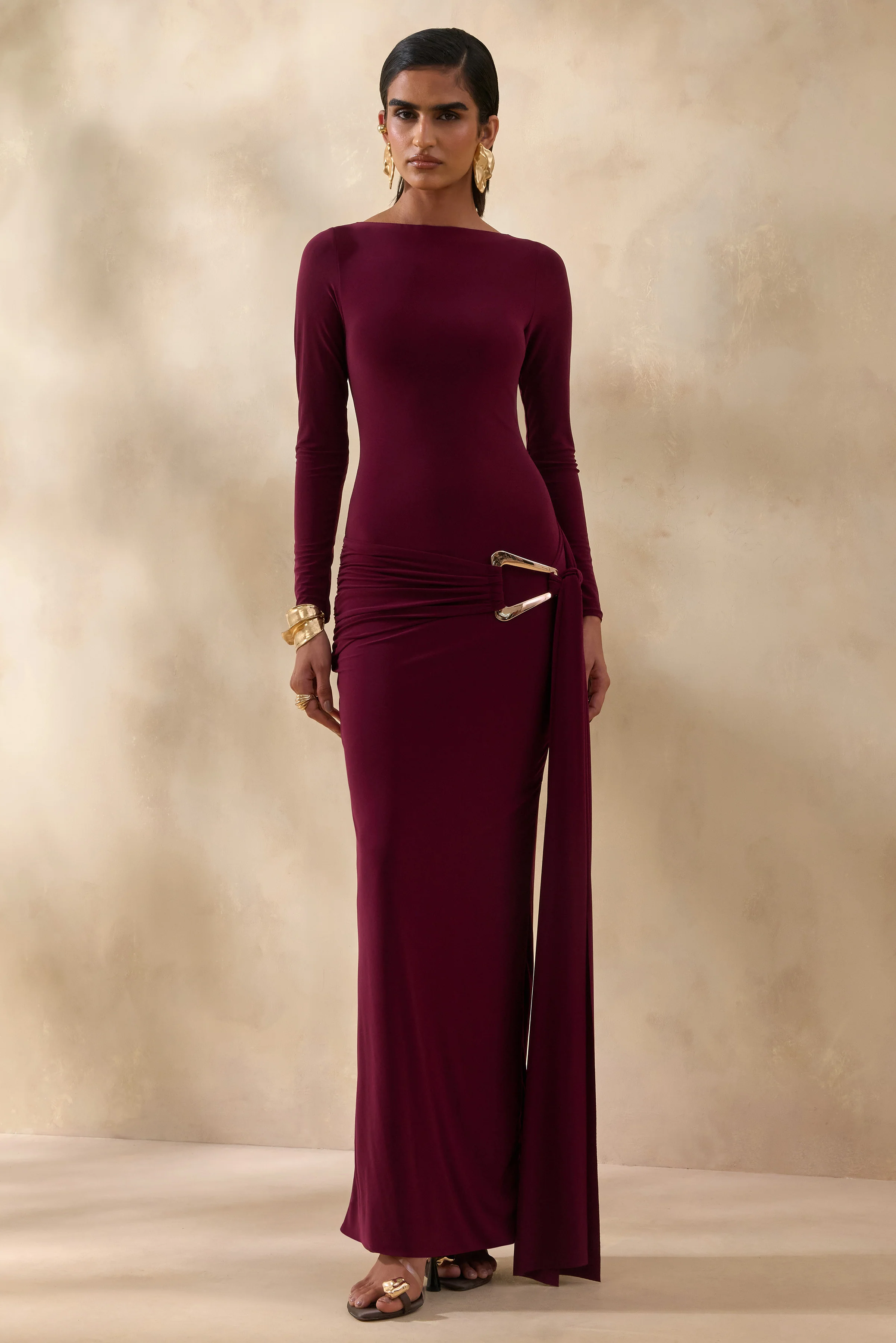 Astrielle | Robe longue bordeaux à encolure ronde avec détail doré et ceinture - Image 6