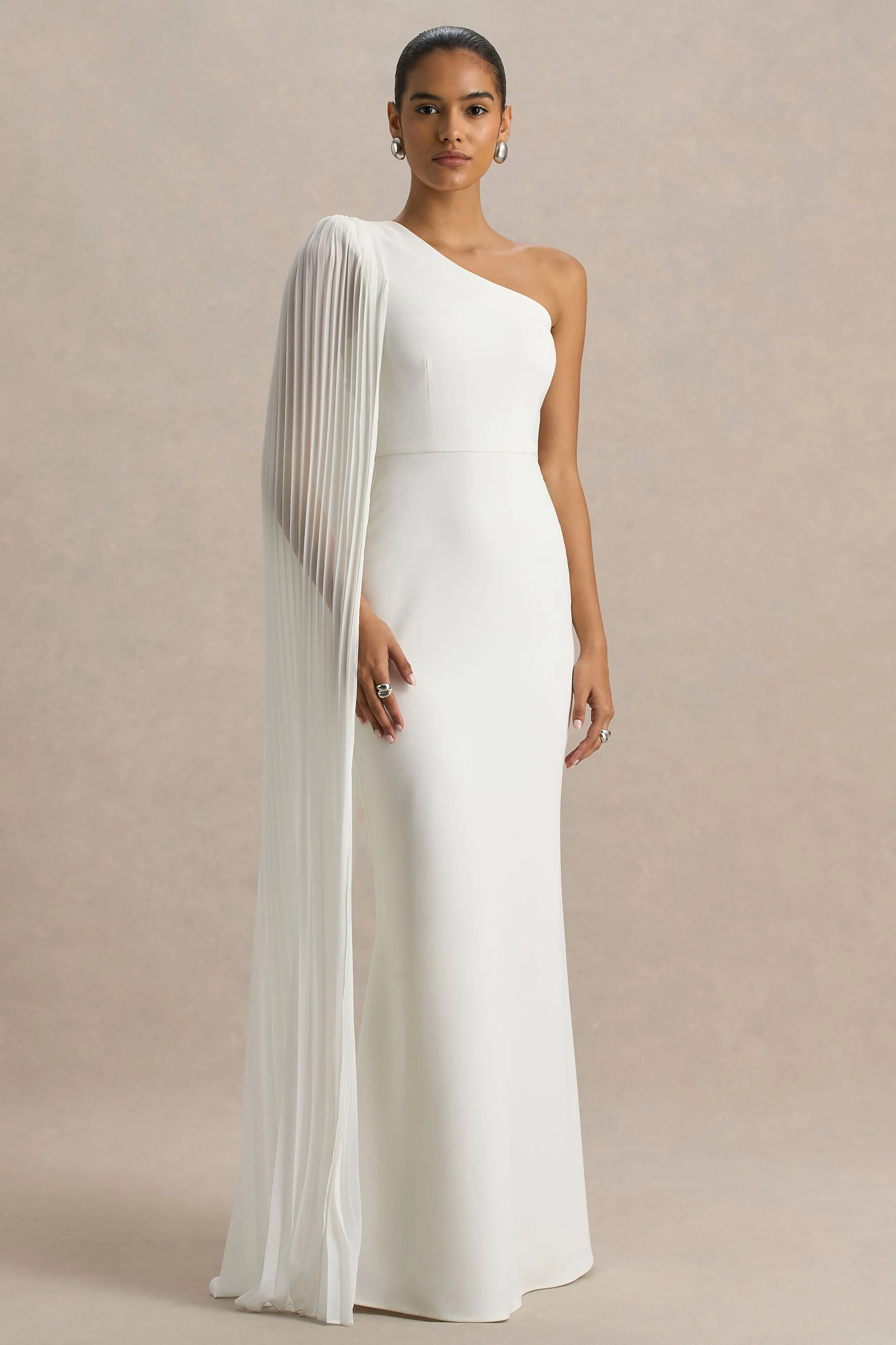 Athens | Robe longue blanche à encolure asymétrique avec détail de manche cape - Image 5