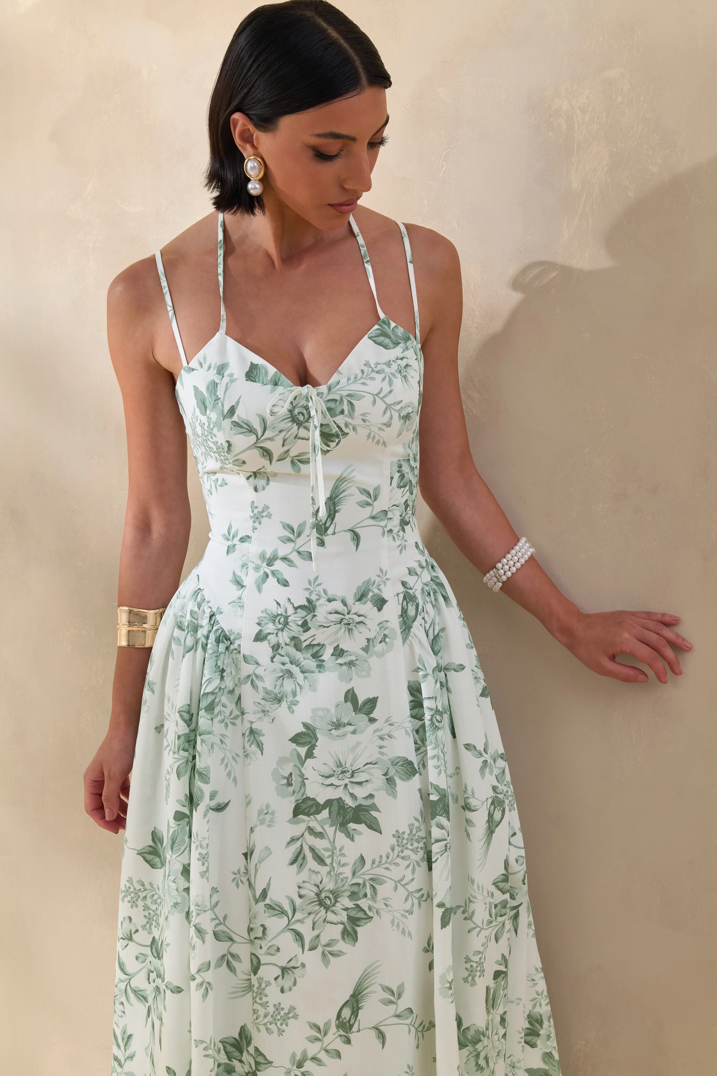 Audrey | Robe mi-longue à imprimé floral vert à encolure cœur avec détails froncés - Image 6