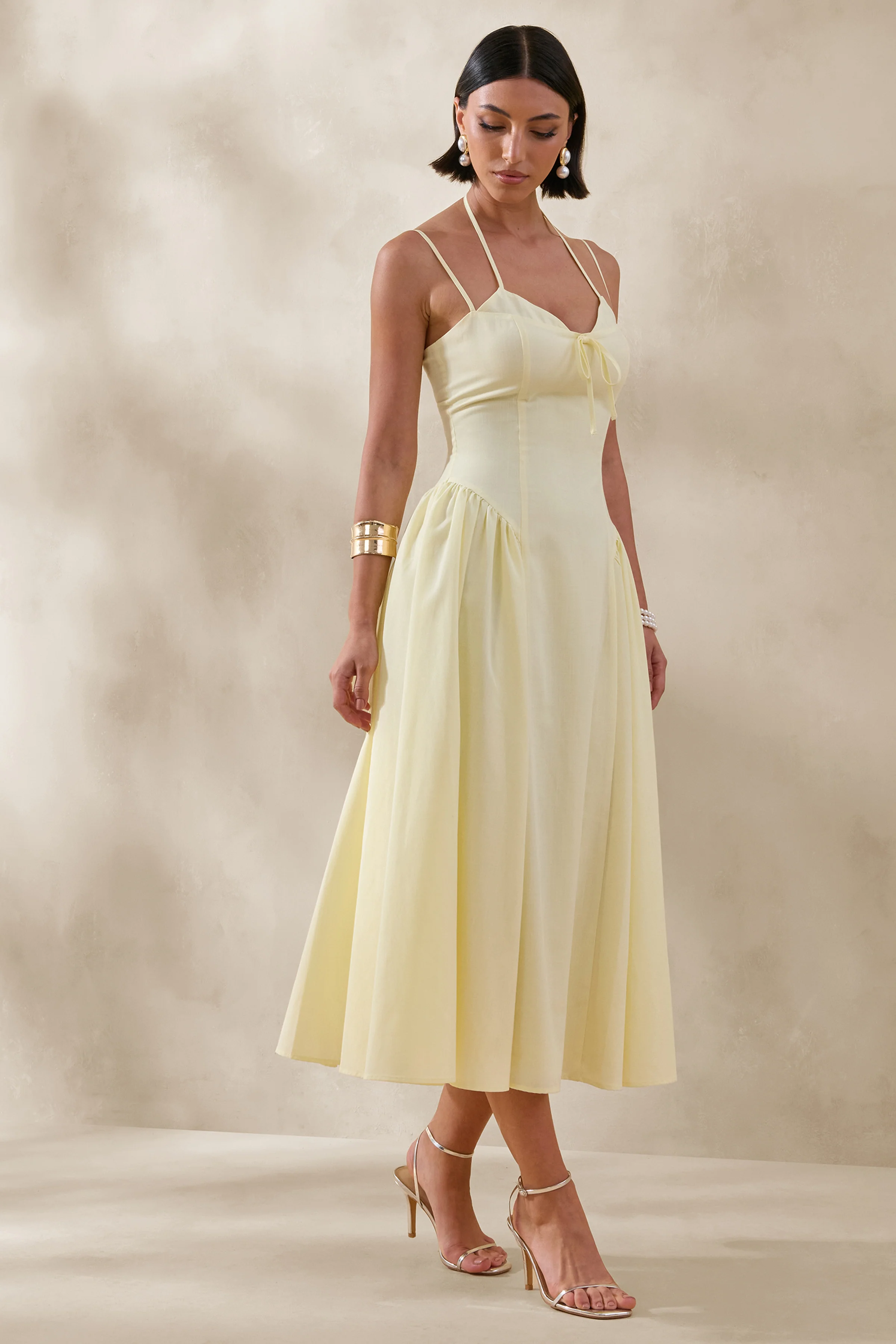 Audrey | Robe mi-longue citron à décolleté cœur avec détails froncés - Image 4